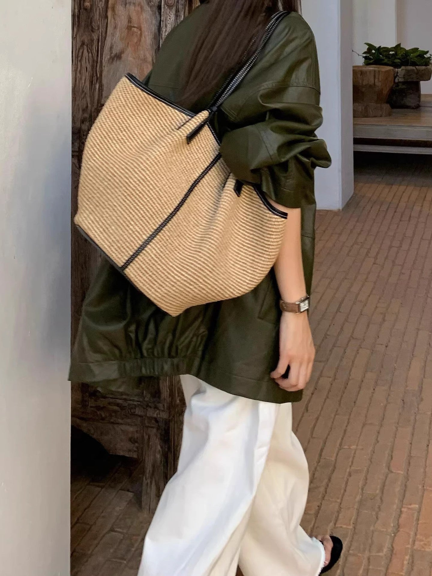 Fashion Hand-woven Contrast Color Concave Shape Design Women's Shoulder Bag