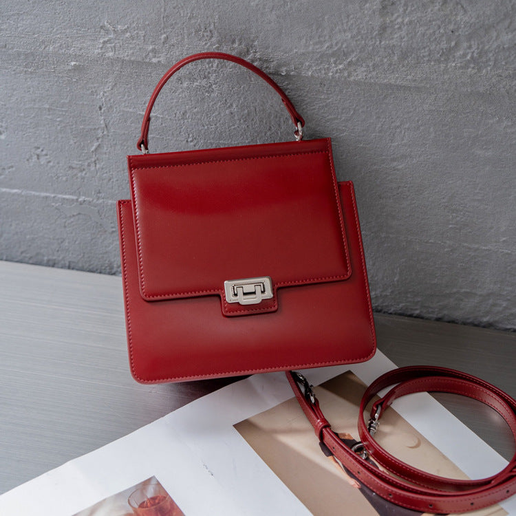Women's Retro Stylish Good Texture Daily Outing Hand Handbags