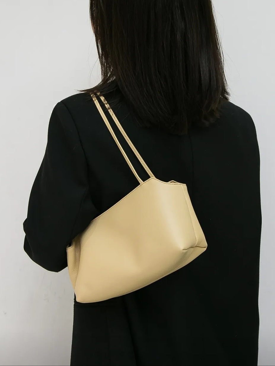 Genuine Leather Retro High Sense Large Capacity Commuter Bags