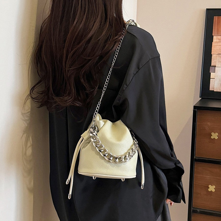 Women's Popular Large Capacity Textured Chain Summer Bags