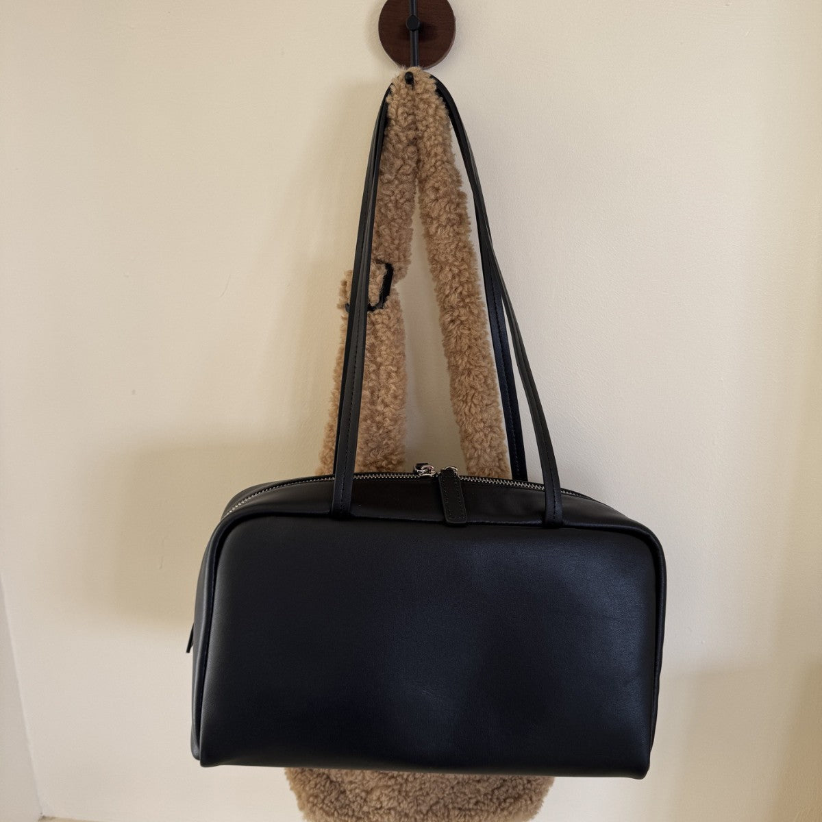 Simple Style Large Capacity Portable Bowling Sheepskin Women's Shoulder Bag