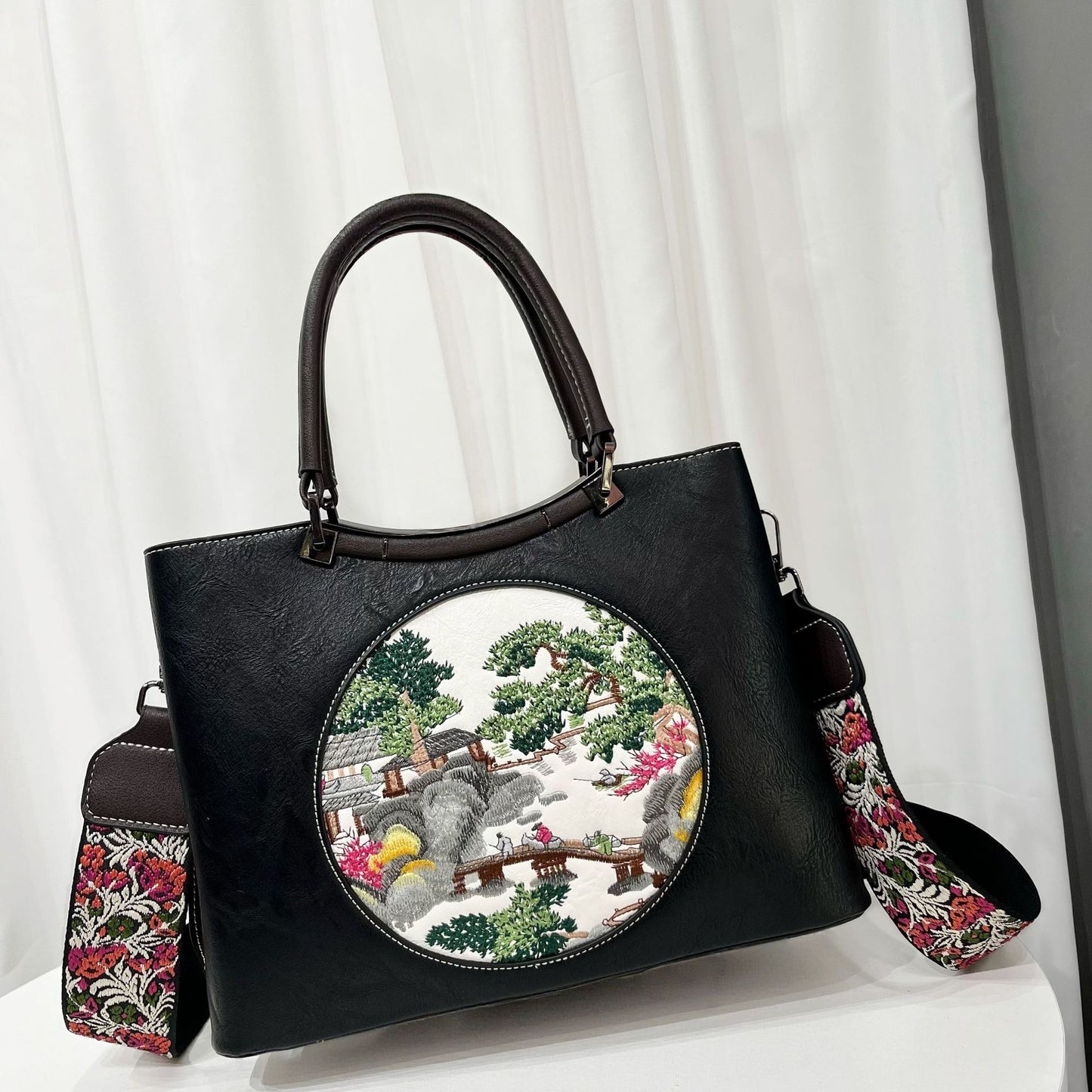 Women's Embroidered Chinese Style Cheongsam Ethnic Large Capacity Leisure Bags
