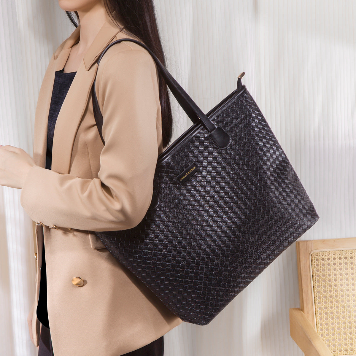 Women's Large Capacity Woven Commute Fashion Handbags