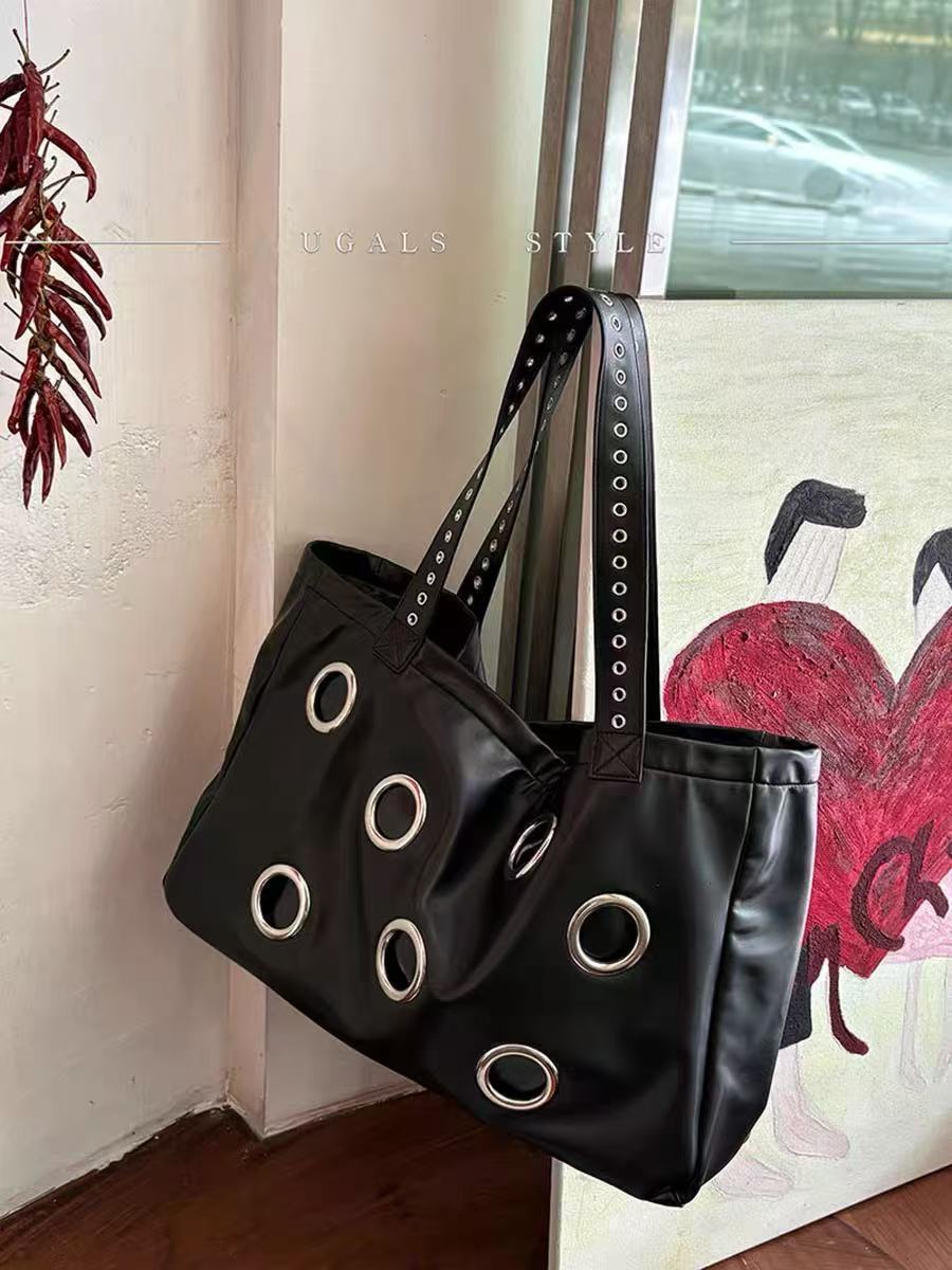 Temperament Wild Rivet Large Capacity Shopping Women's Shoulder Bag