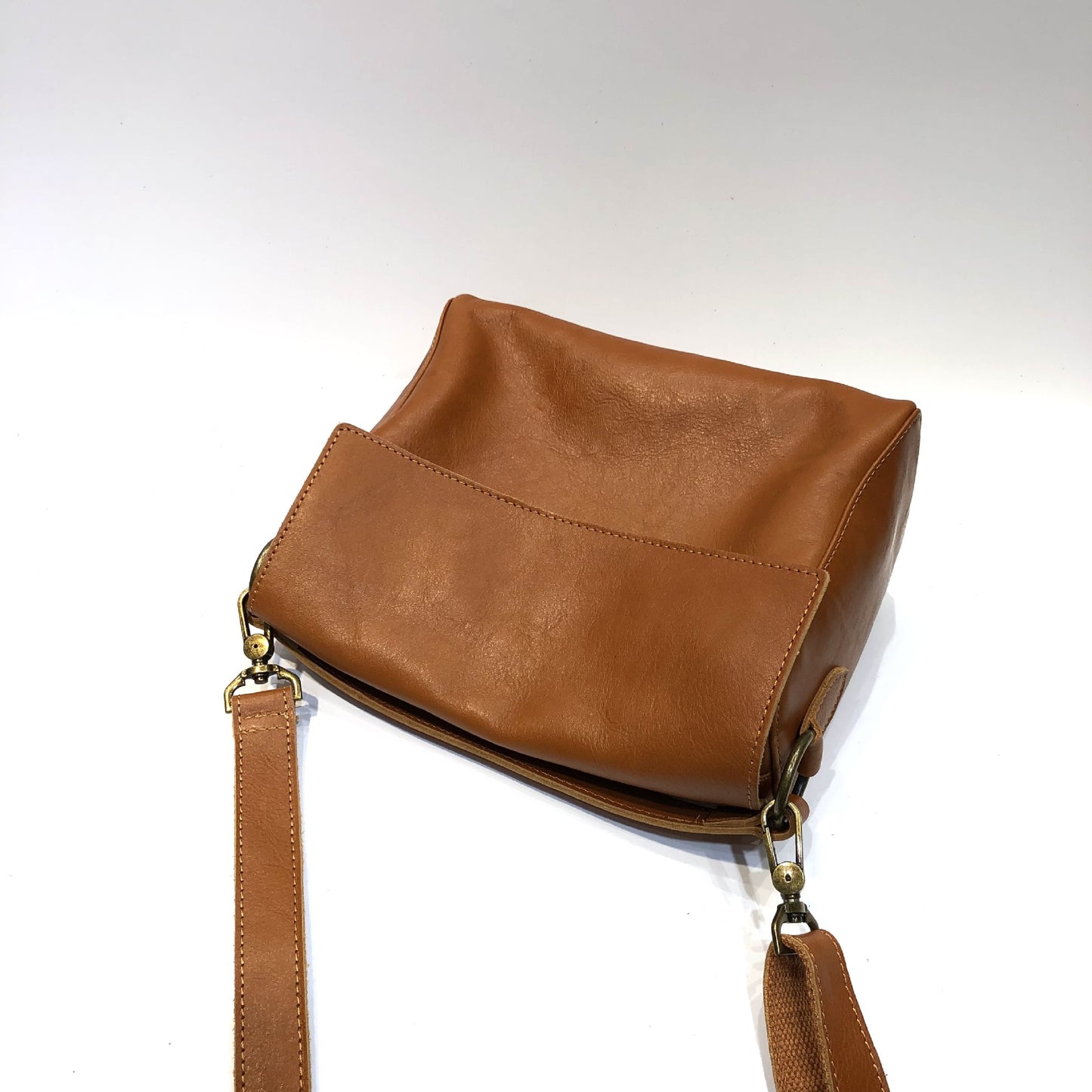 Women's Vintage Handmade First Layer Vegetable Tanning Portable Women's Shoulder Bag