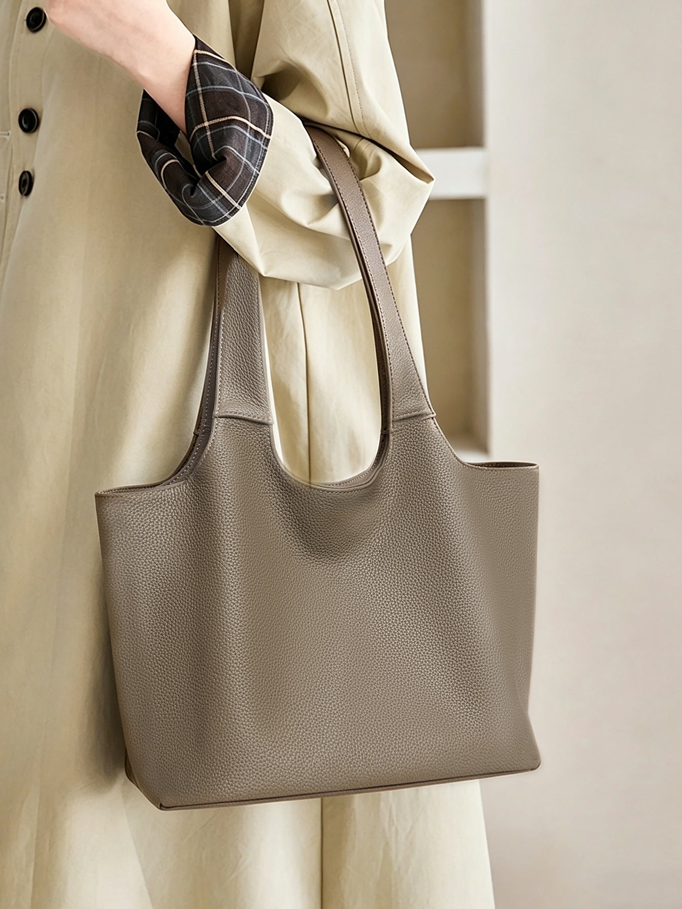 Women's Fashion Large Capacity Commuter High Sense Underarm Top Layer Cowhide Women's Shoulder Bag