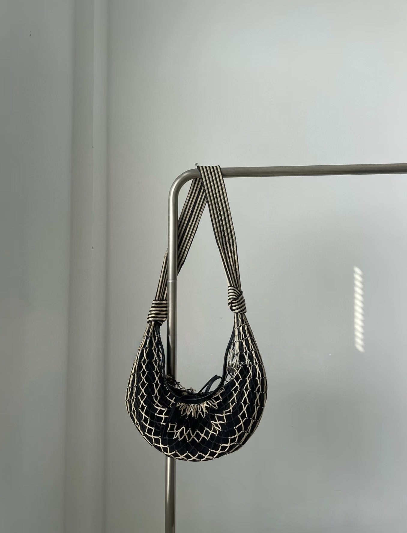Durable Ding Fishnet Croissant Underarm Woven Women's Messenger Bag