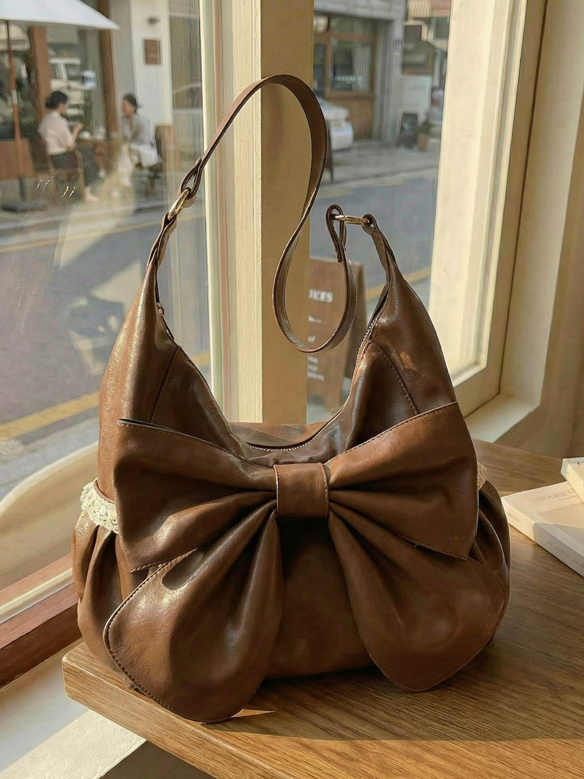 Women's Large Capacity Commuter High-grade Soft Leather Bow Women's Shoulder Bag