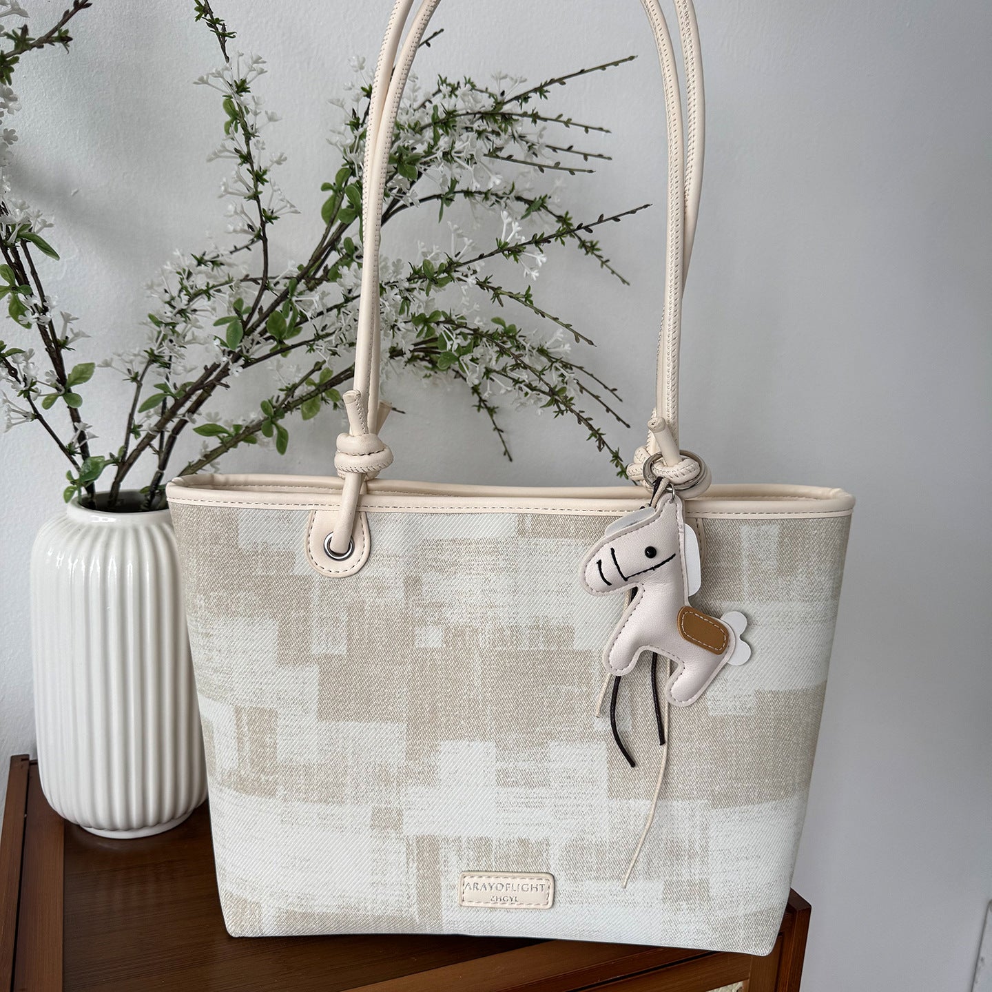 Women's Large Capacity Fashion Commuter High Sense Women's Shoulder Bag