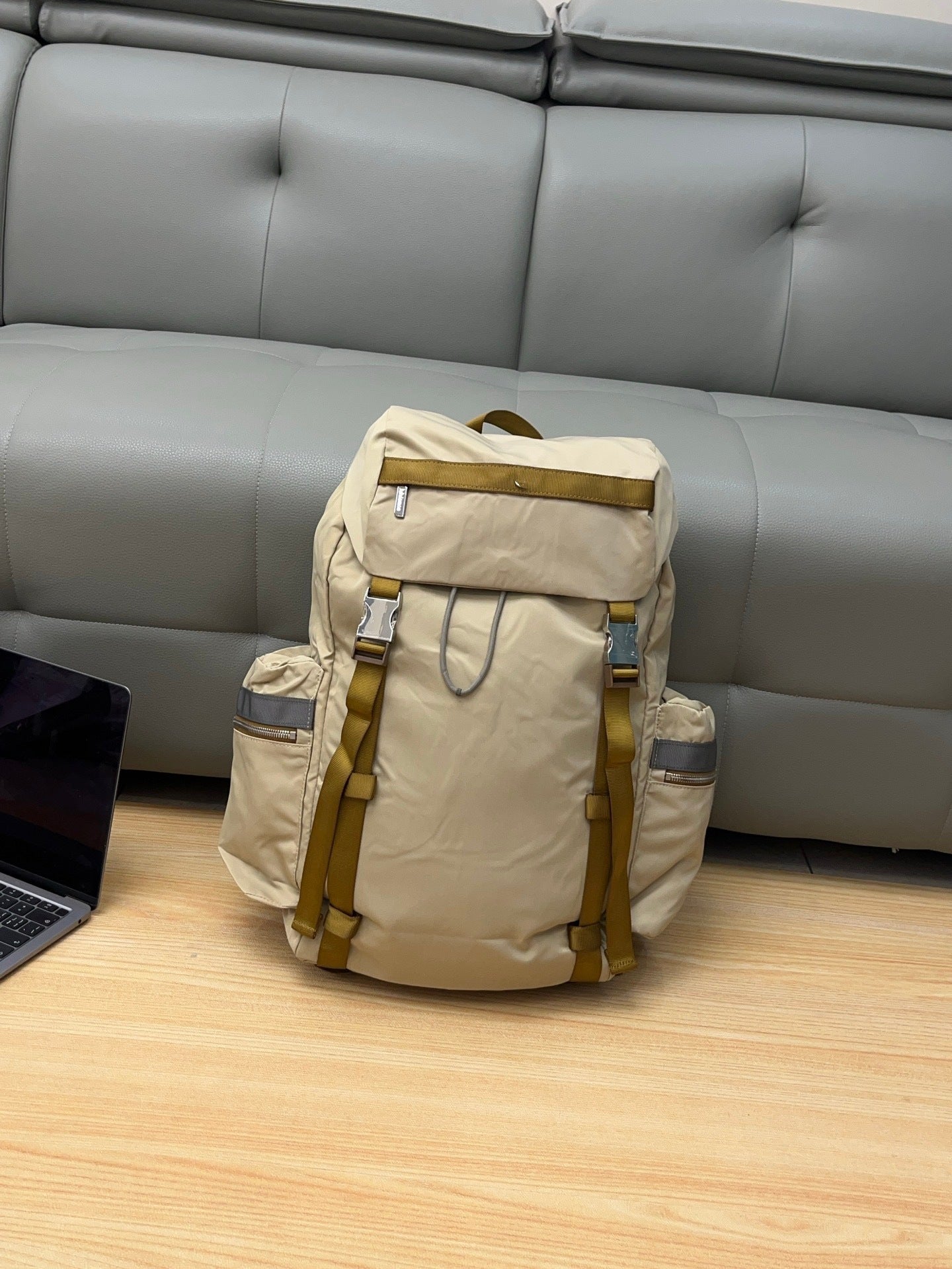 Beautiful High Quality Large Capacity Computer Leisure Backpack