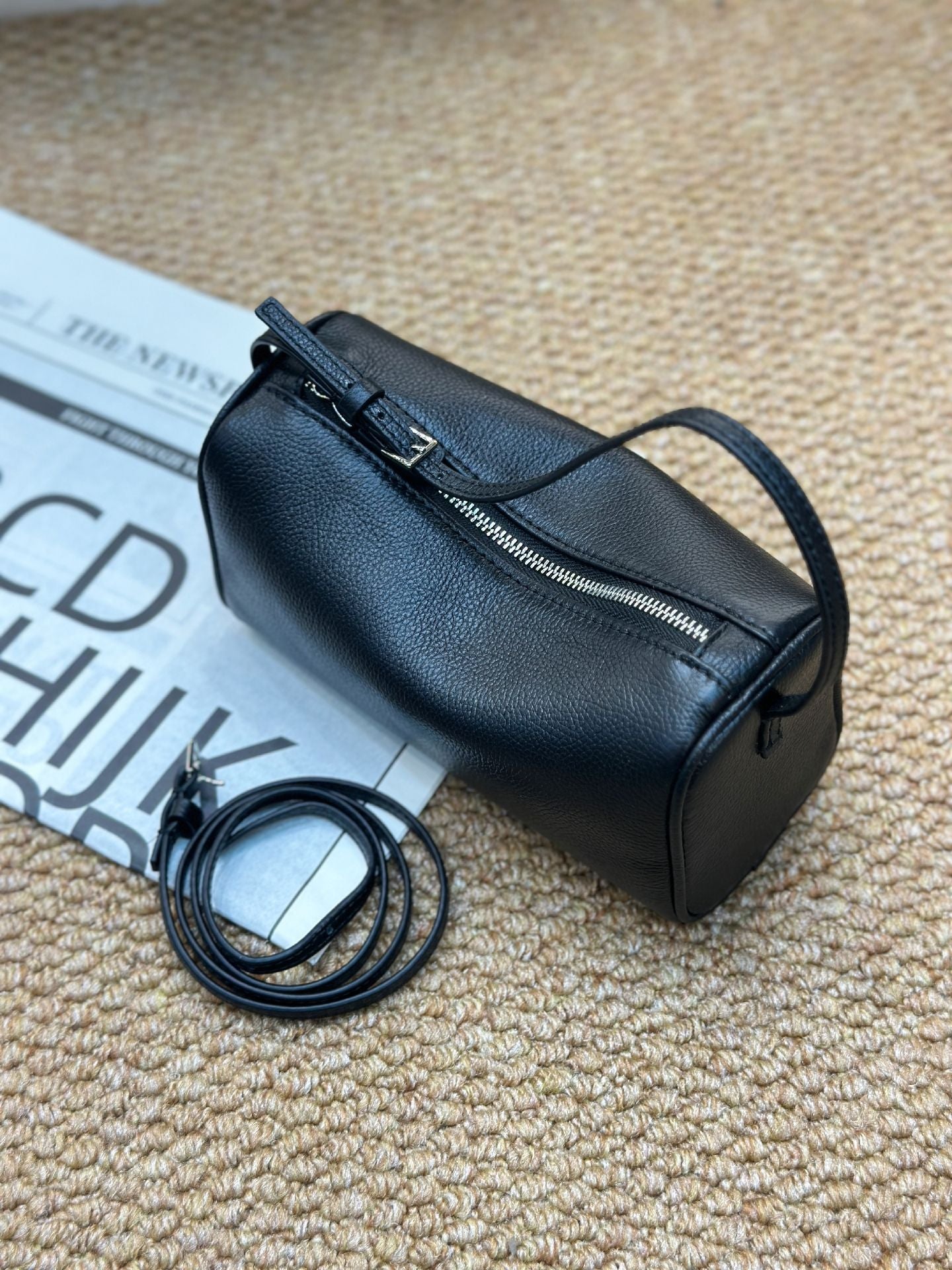Niche Leather Mini Pen Daily Commute Hand Women's Handbag