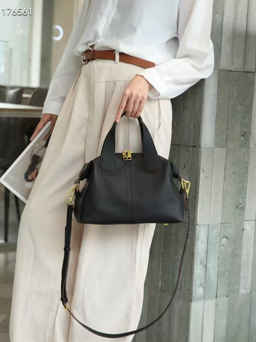 Women's Genuine Leather High-grade Large Capacity First Women's Messenger Bag