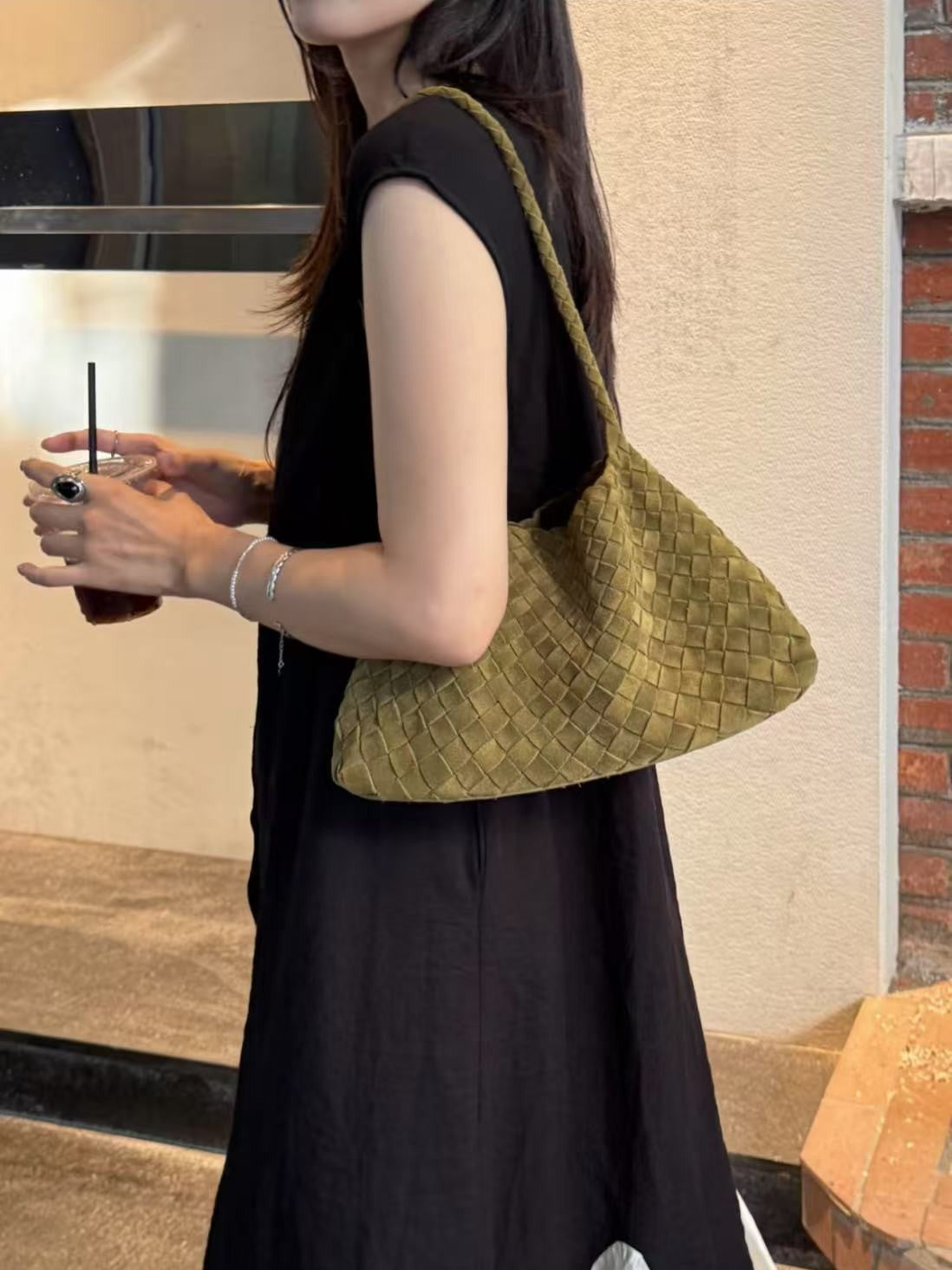 Women's Frosted Hand-woven Niche Minimalist Retro Style Women's Shoulder Bag