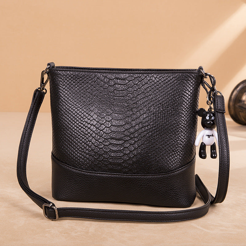 Women's First Layer Cowhide Fashion Large Capacity Women's Messenger Bag