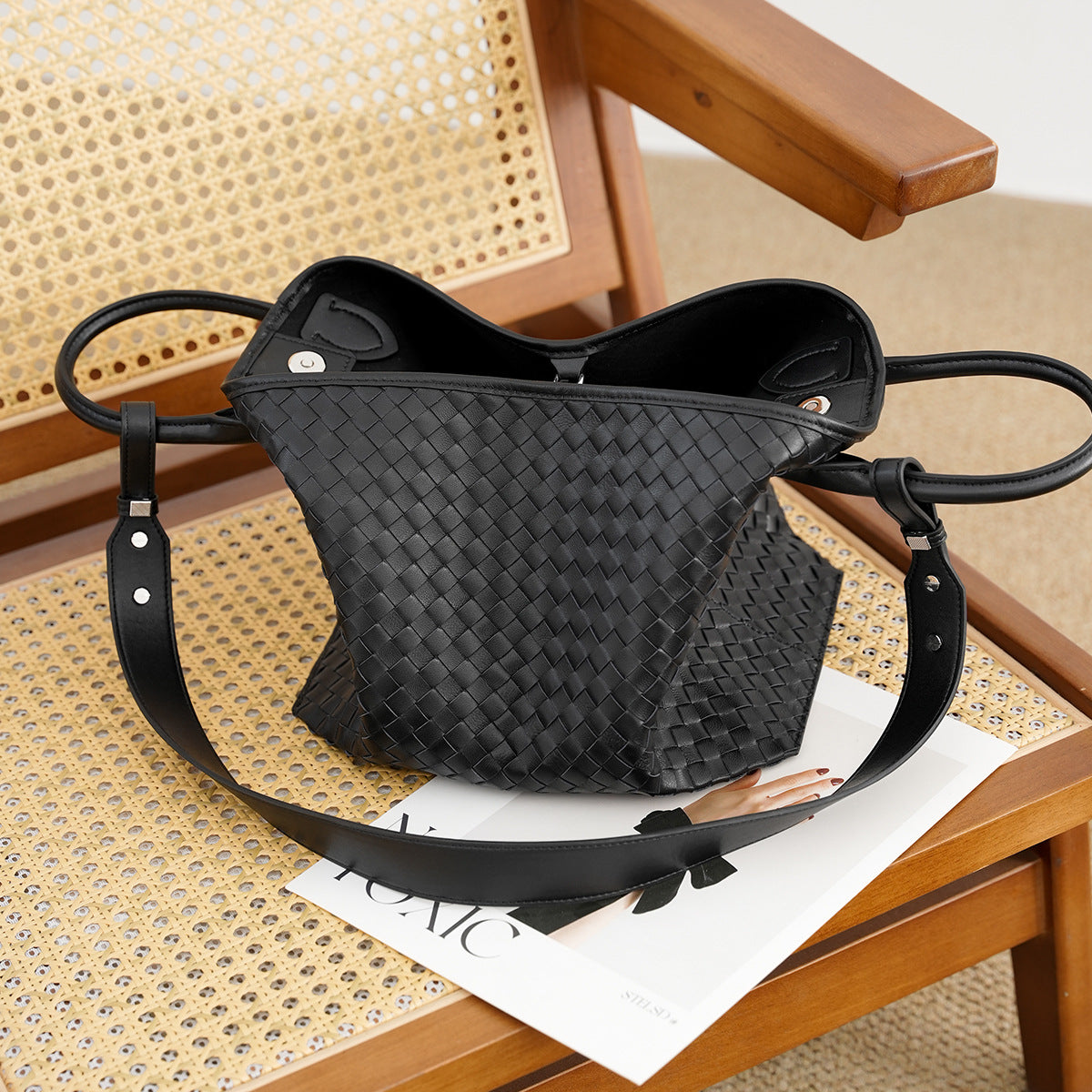 Women's Genuine Simple Fashion Woven Large Capacity Portable Women's Leather Bag