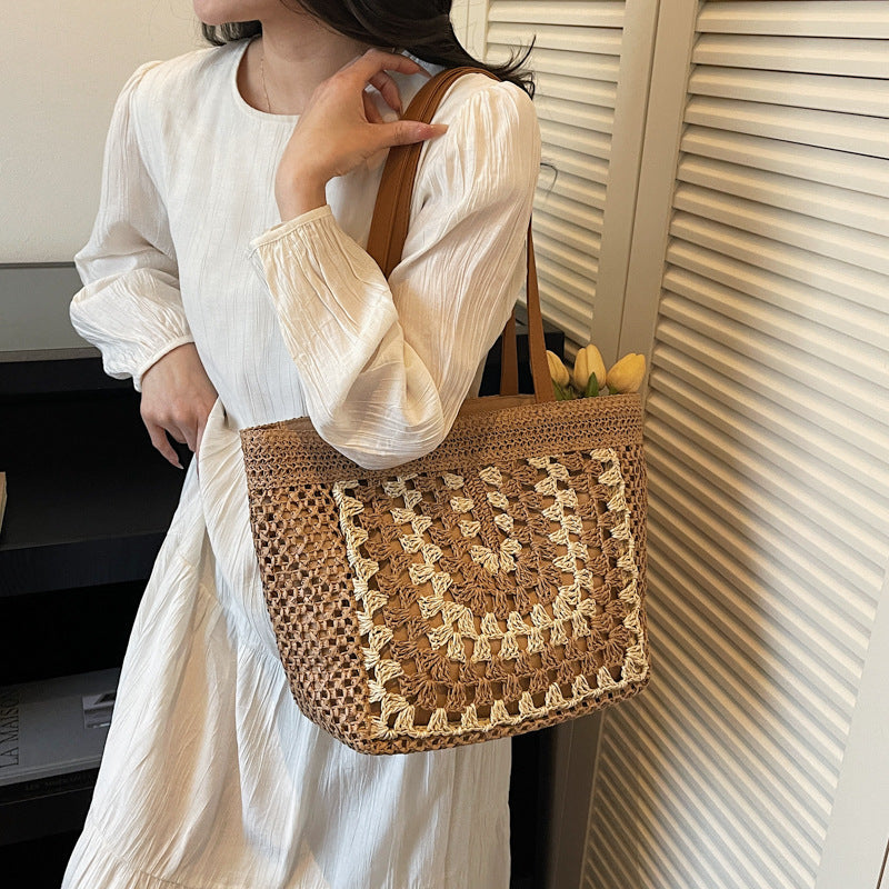 Minority Large Capacity Western Style Straw Hand-woven Beach Vacation Portable Women's Shoulder Bag