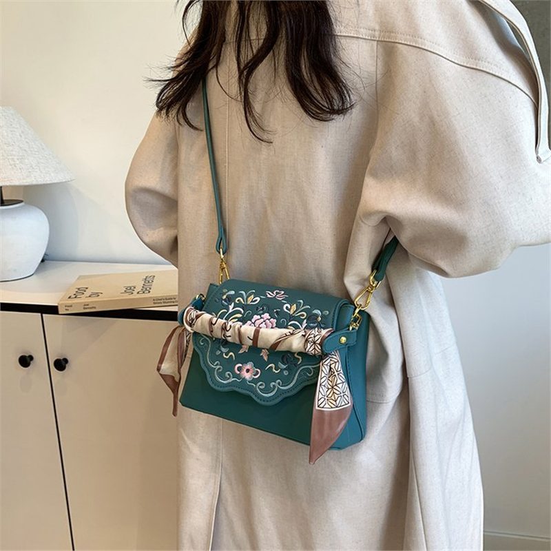 Pretty Women's High Sense Antique Embroidery Women's Handbag