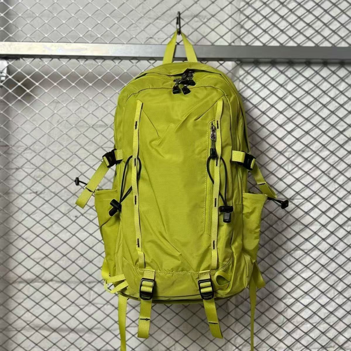 Large Capacity Lightweight Multifunctional Climbing Commuting Yellow Mountain Climbing, Hiking Bag