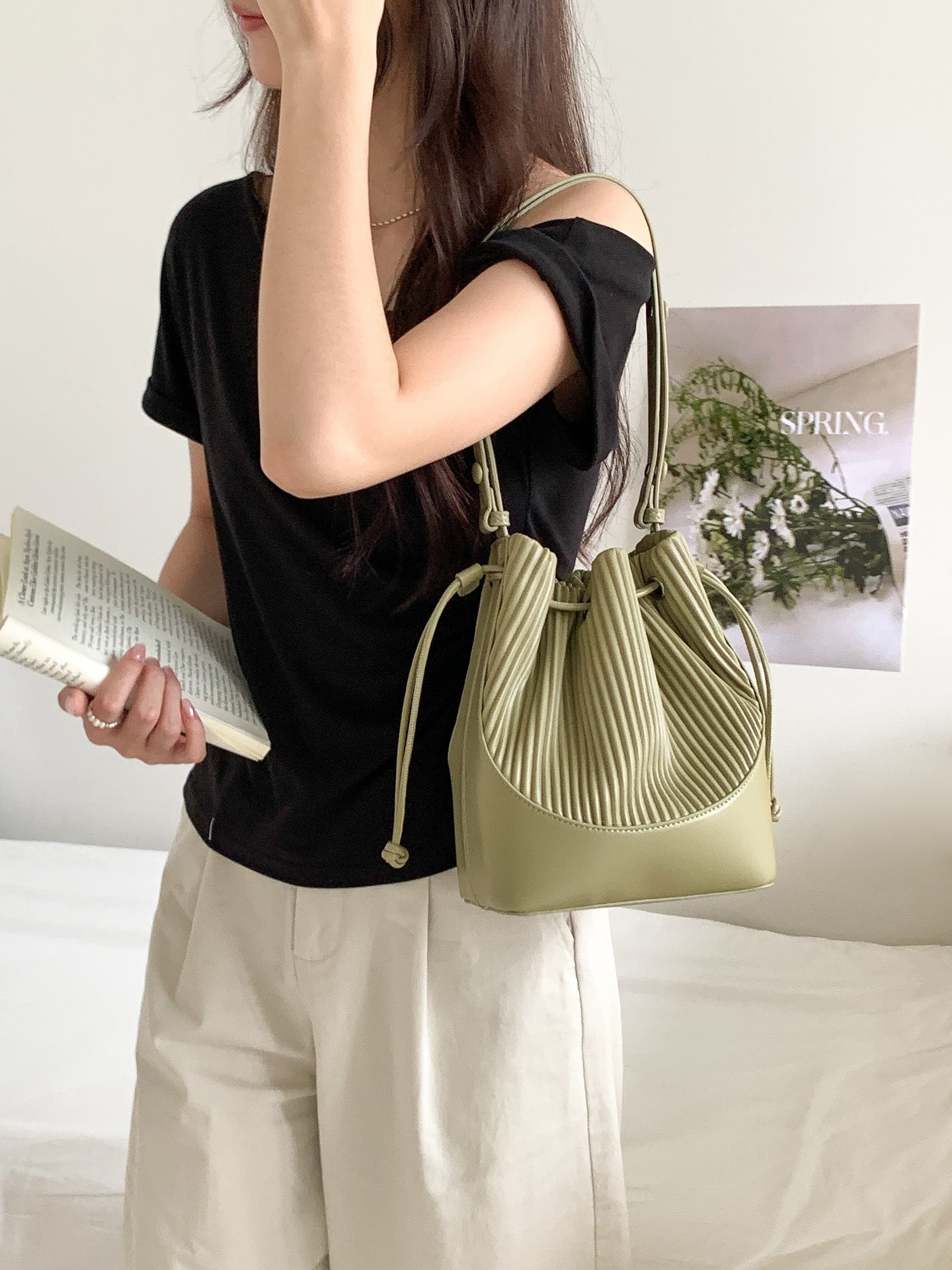 Women's Style Commute Pleated Portable High-grade Niche Drawstring Shoulder Bags