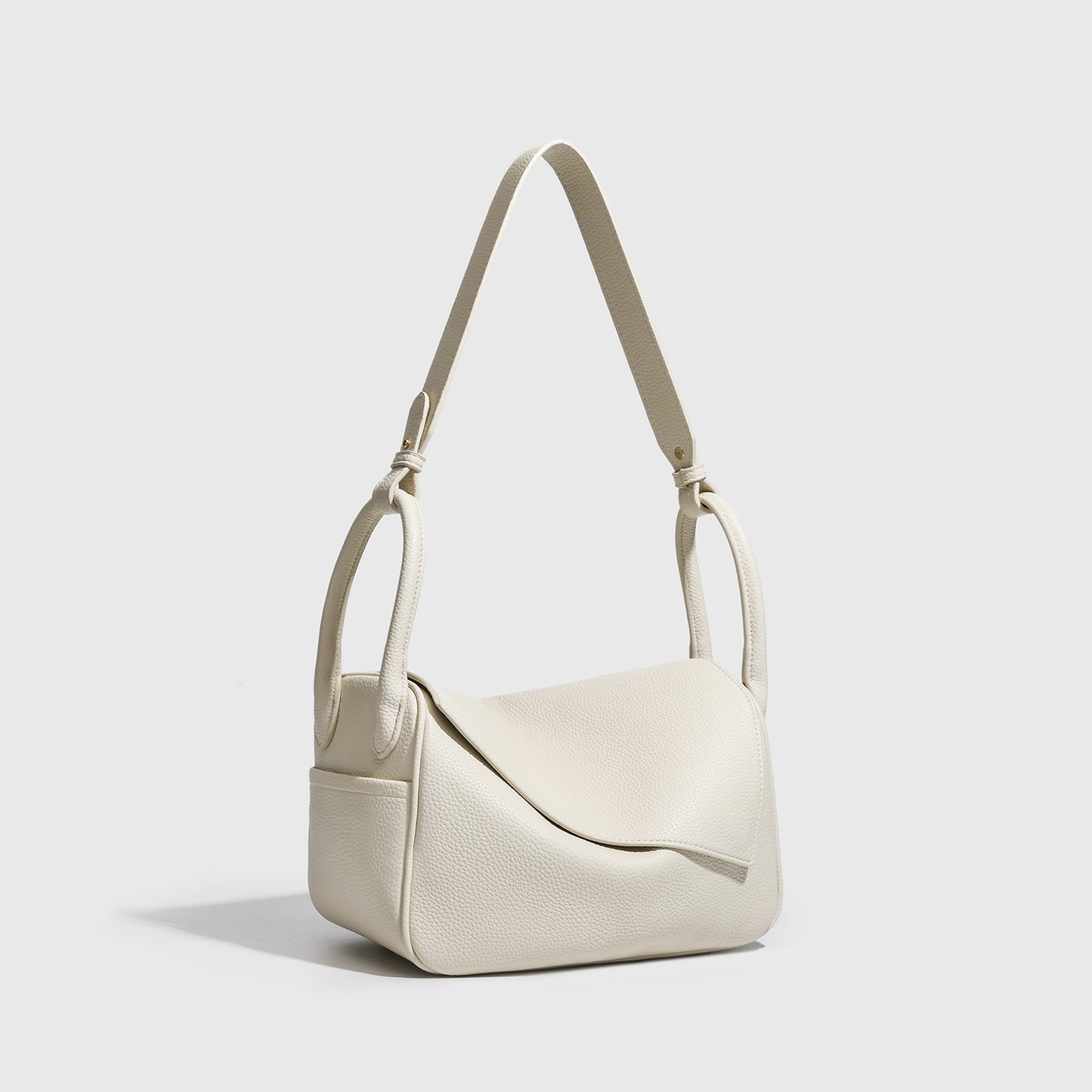 Wang Palace Selected Ingot First Layer Cowhide Pillow Commuting Women's Messenger Bag