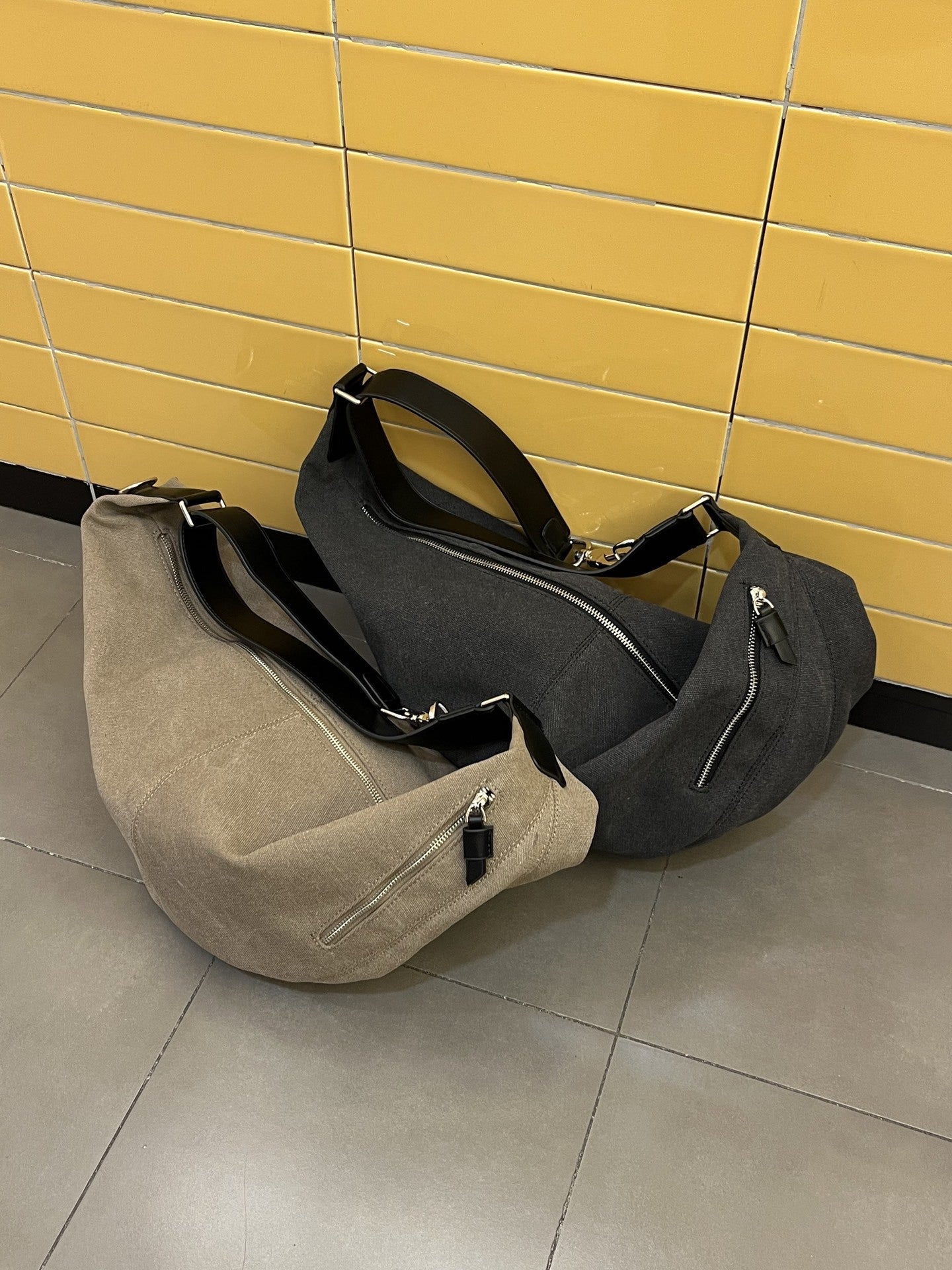Women's Ge Large Capacity Retro Commuter Croissant Rocket Bags