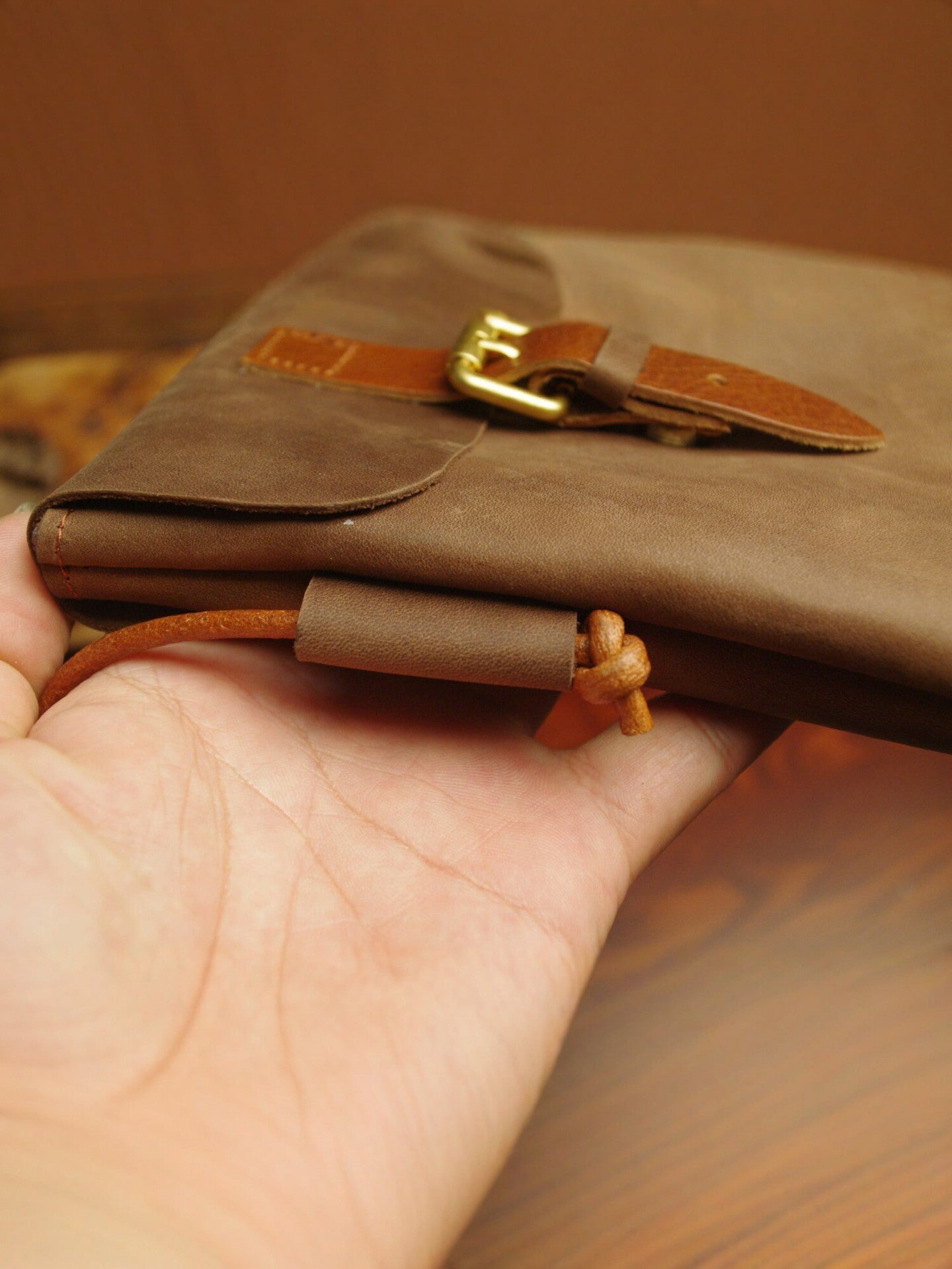 Women's & Men's Strap Retro Cowhide Saddle Mobile Daily Storage Artistic Phone Bags