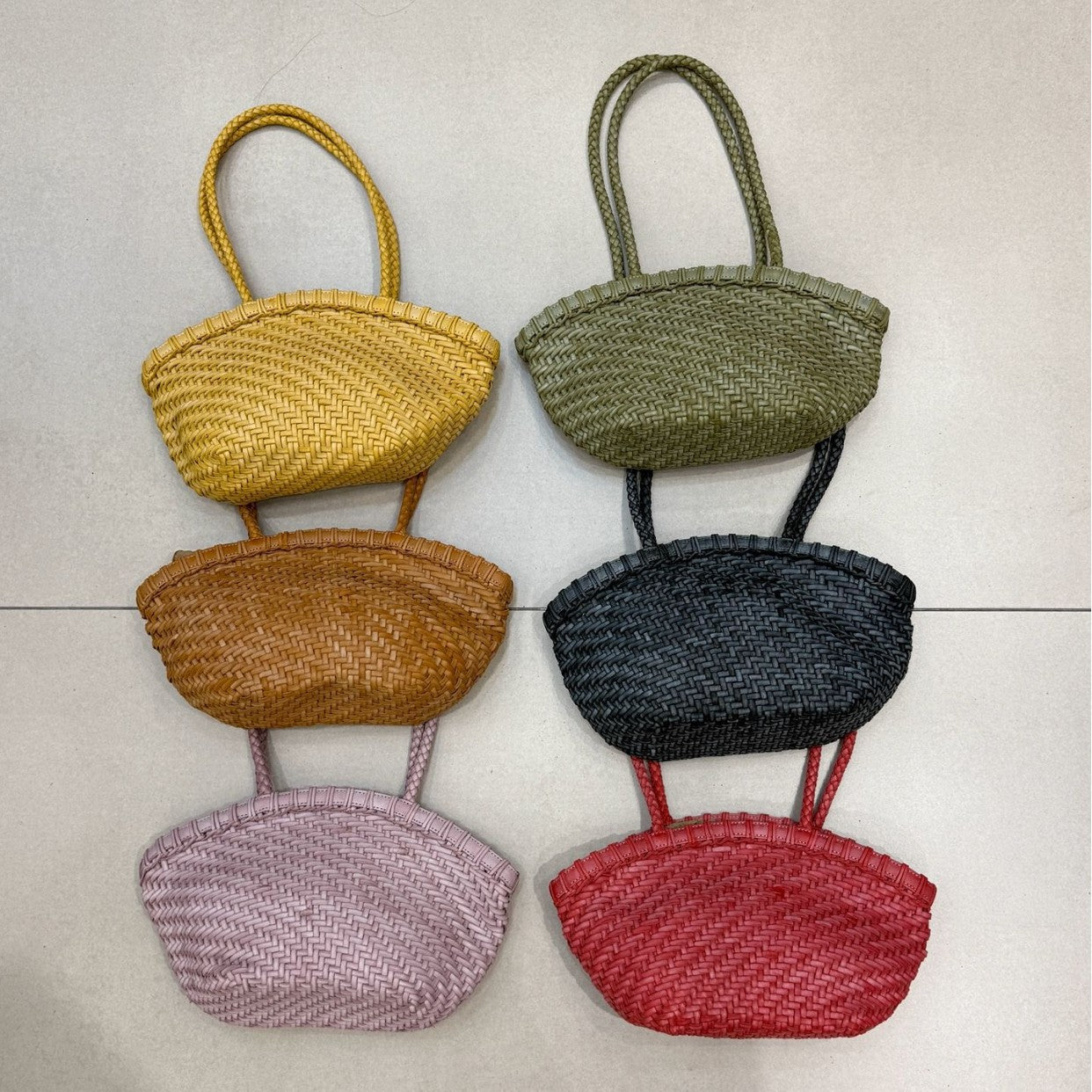 Women's Waxed Leather Hand-woven Underarm Shell Commute Leisure Holiday Women's Shoulder Bag
