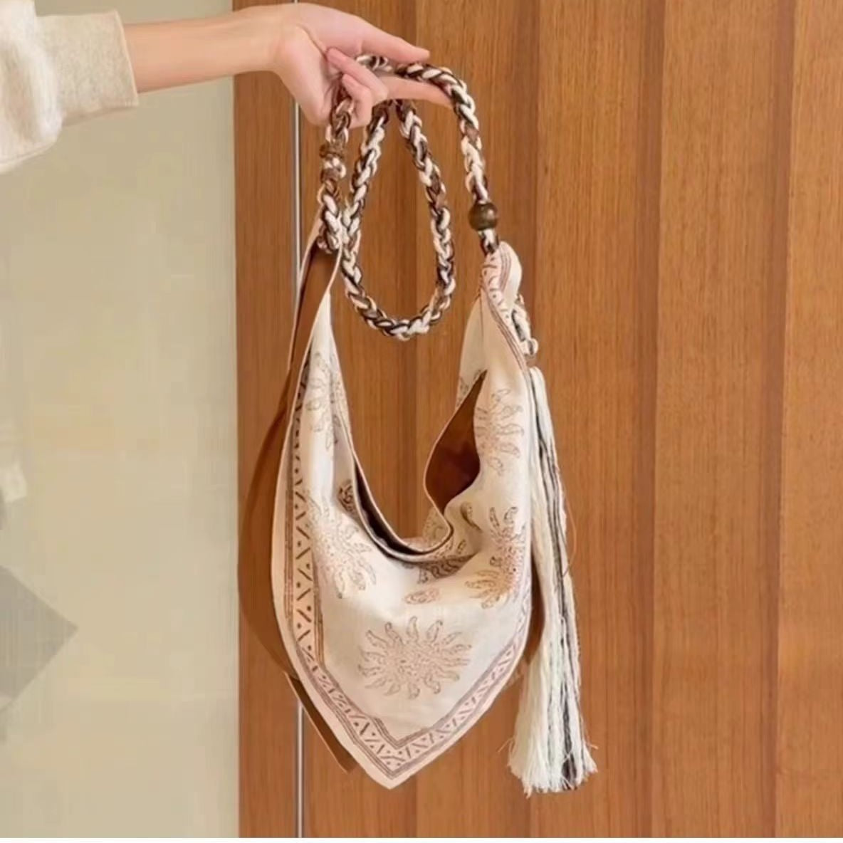 Women's Bohemian Style Tassel Linen Rope Woven Women's Messenger Bag