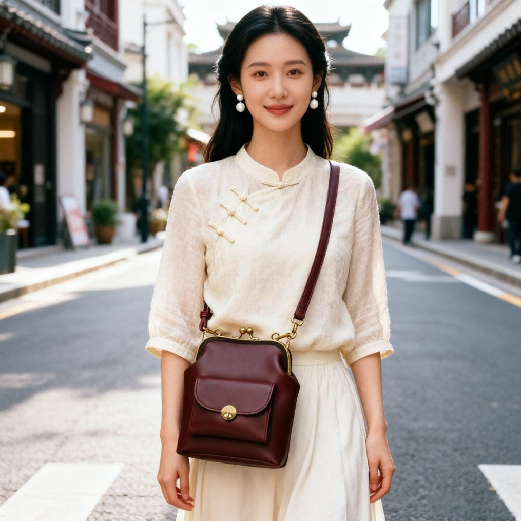 Women's Clip Delicate Pouch Simple Fashion Portable Women's Messenger Bag