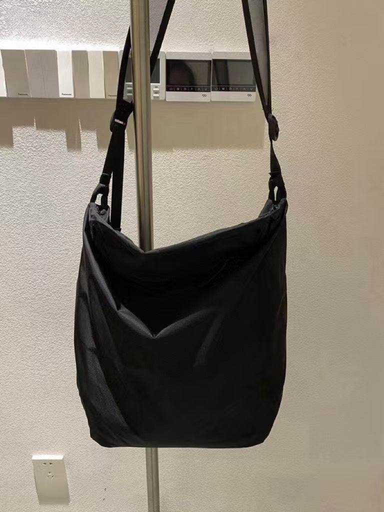 Nylon Unisex Lightweight Single Waterproof Leisure Travel Bags