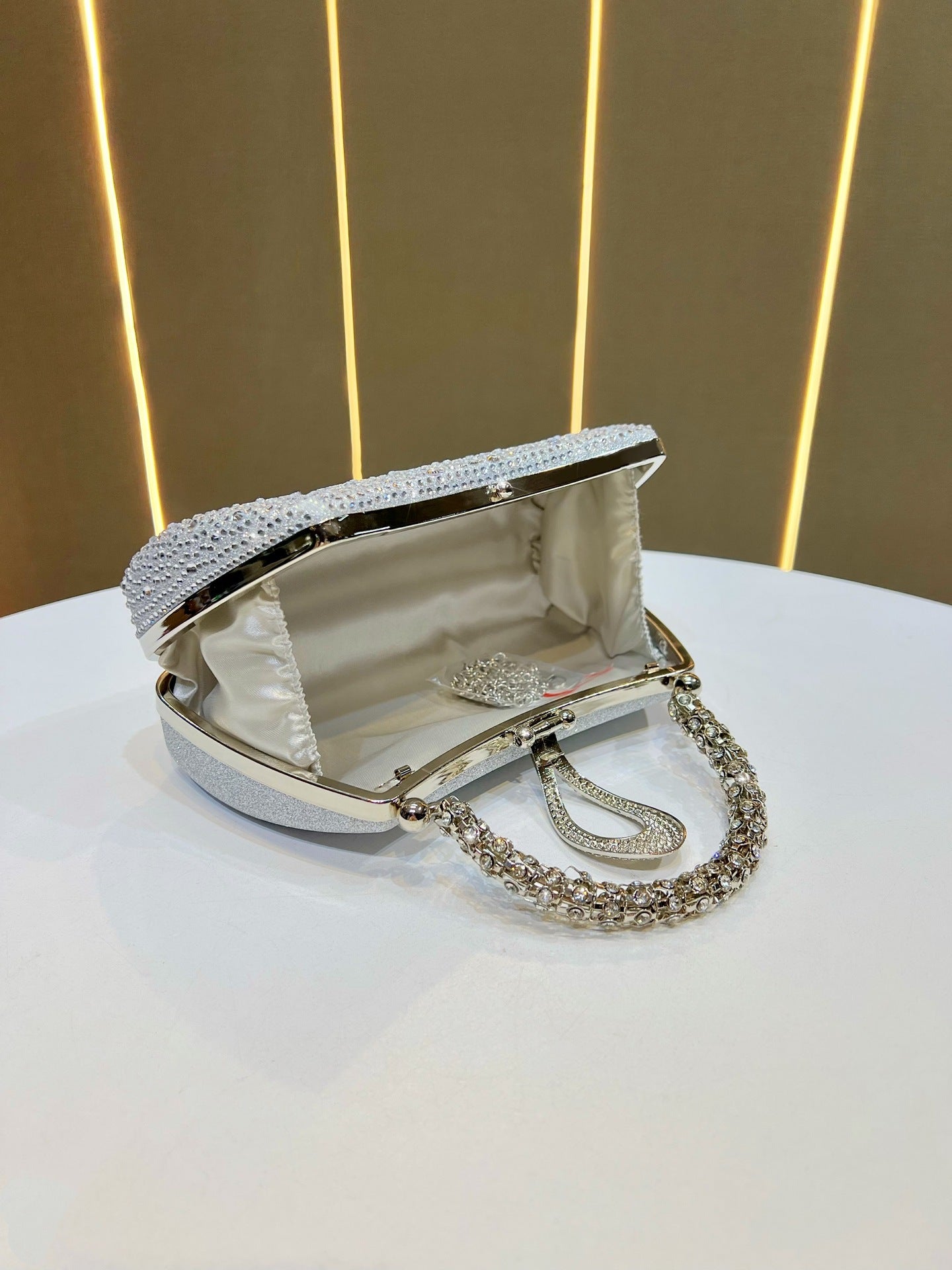 Attractive Fashionable Light Luxury Chain Dress Dinner Bag