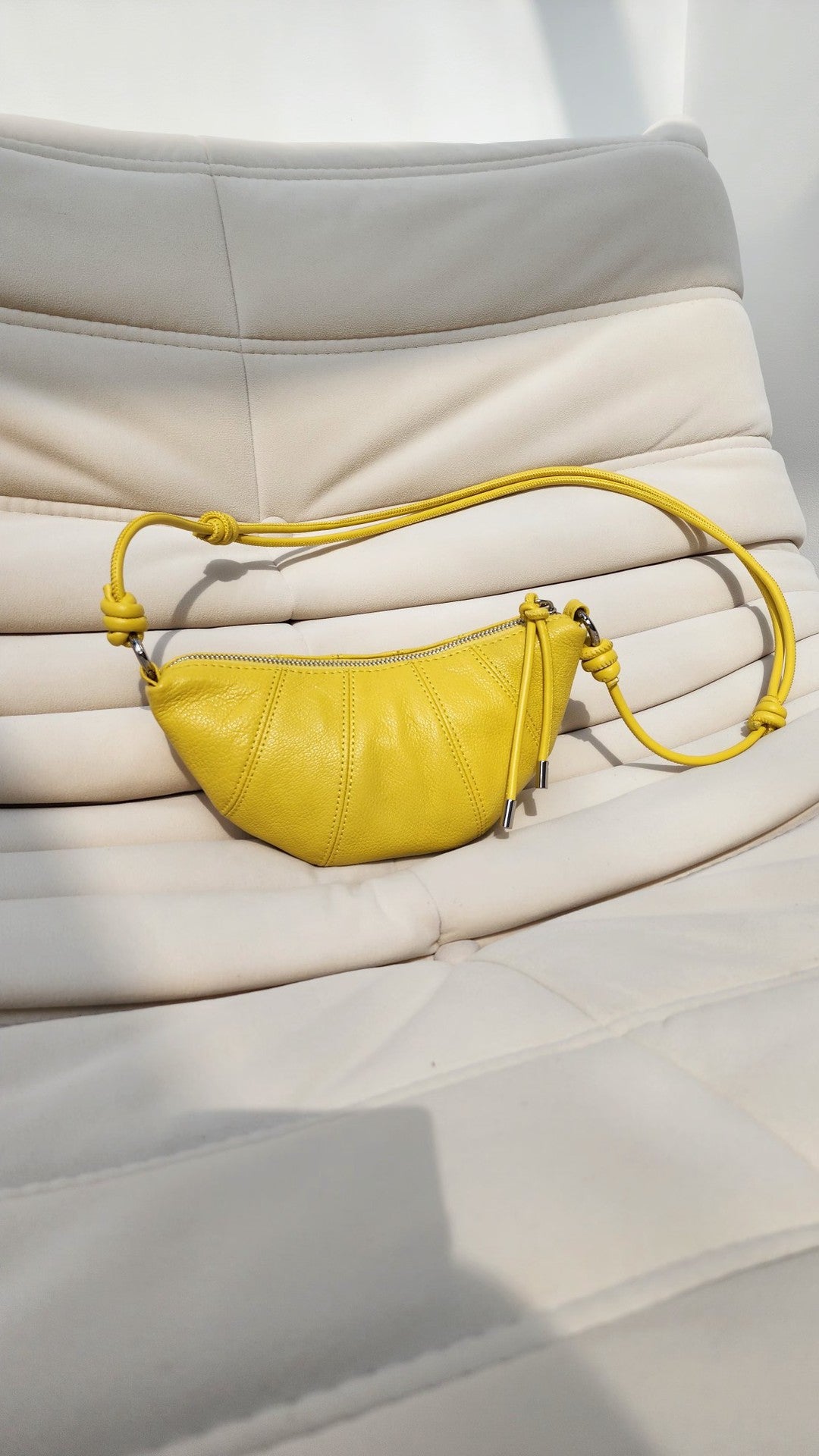 Women's Sheepskin Horn Dumpling Niche Design For Women's Messenger Bag