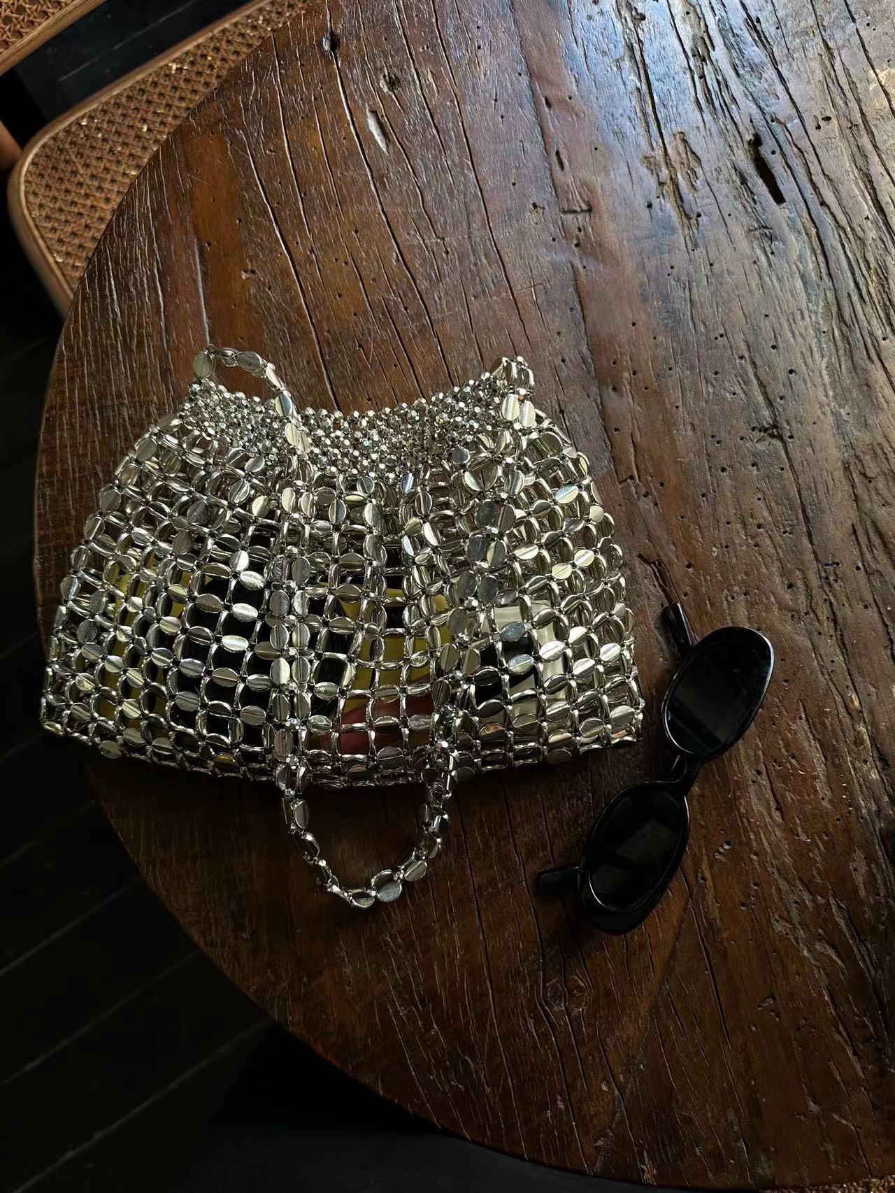 Retro Metal Sier Design Hand-woven Beads Bags