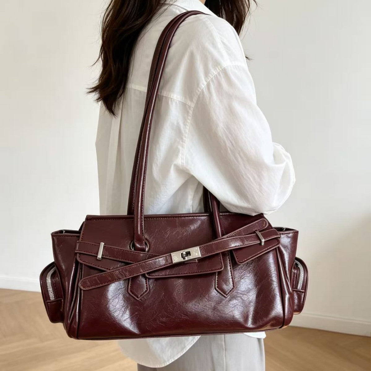 Women's Retro Winter Large Capacity Commuter Underarm Portable Women's Clutch