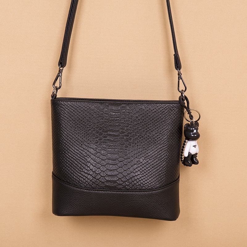 Women's First Layer Cowhide Fashion Large Capacity Women's Messenger Bag