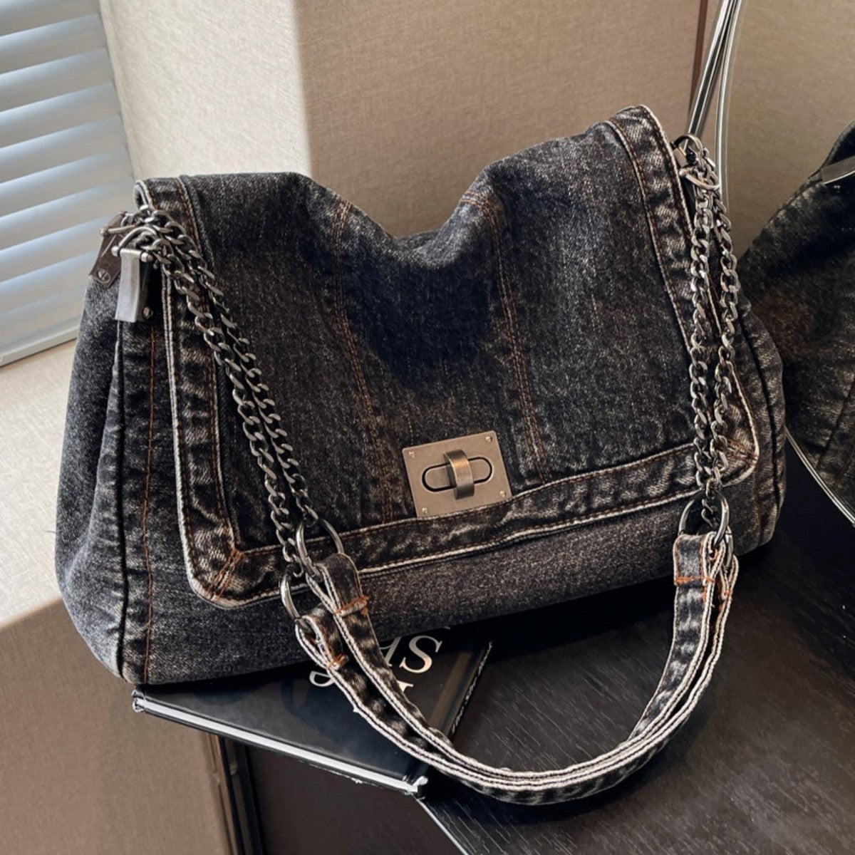 Women's Chain One Fashion Commuter Underarm Retro Women's Messenger Bag