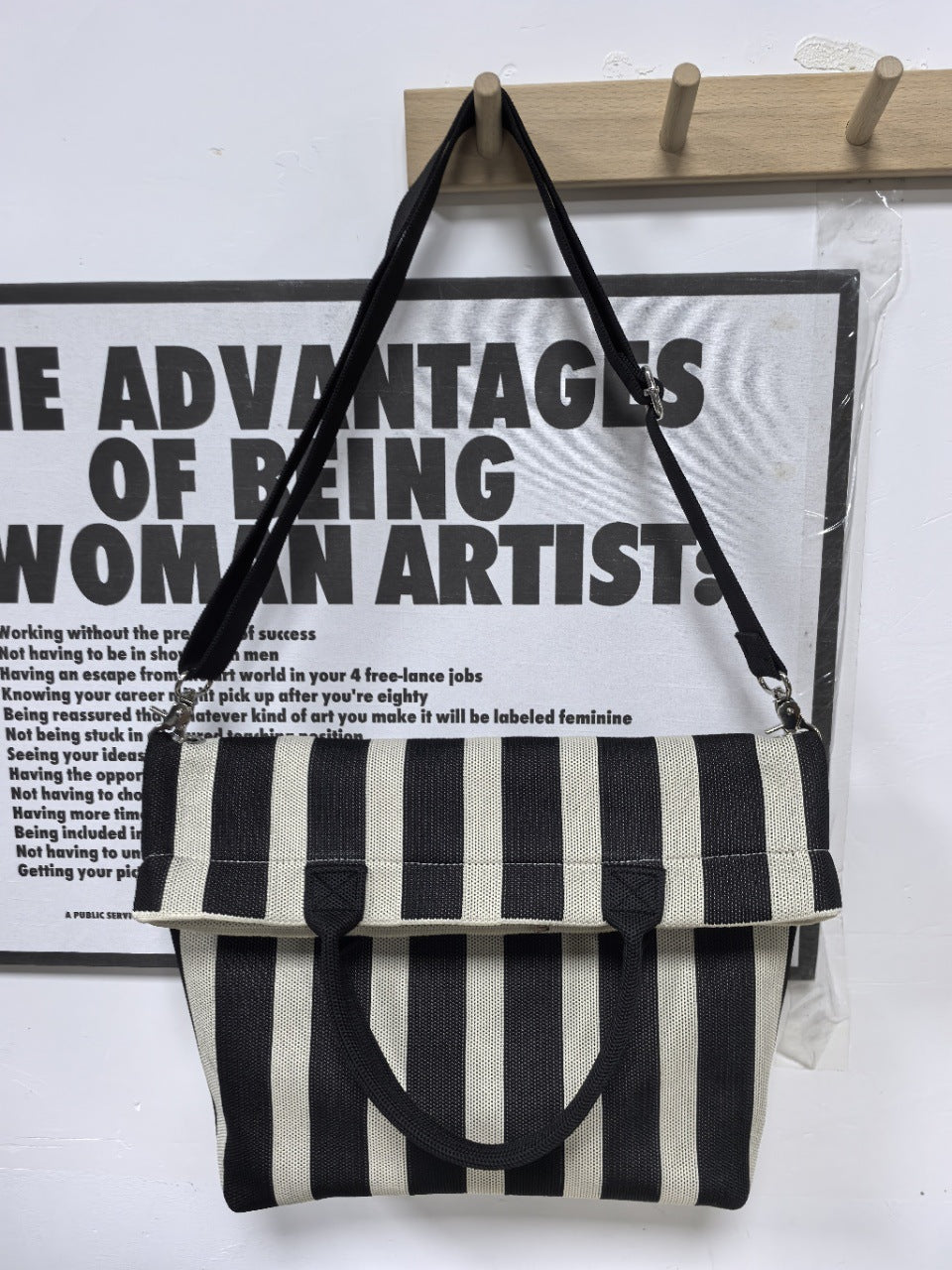 Women's Striped Stitching Flip Detachable Strap Large Capacity Leisure Women's Handbag
