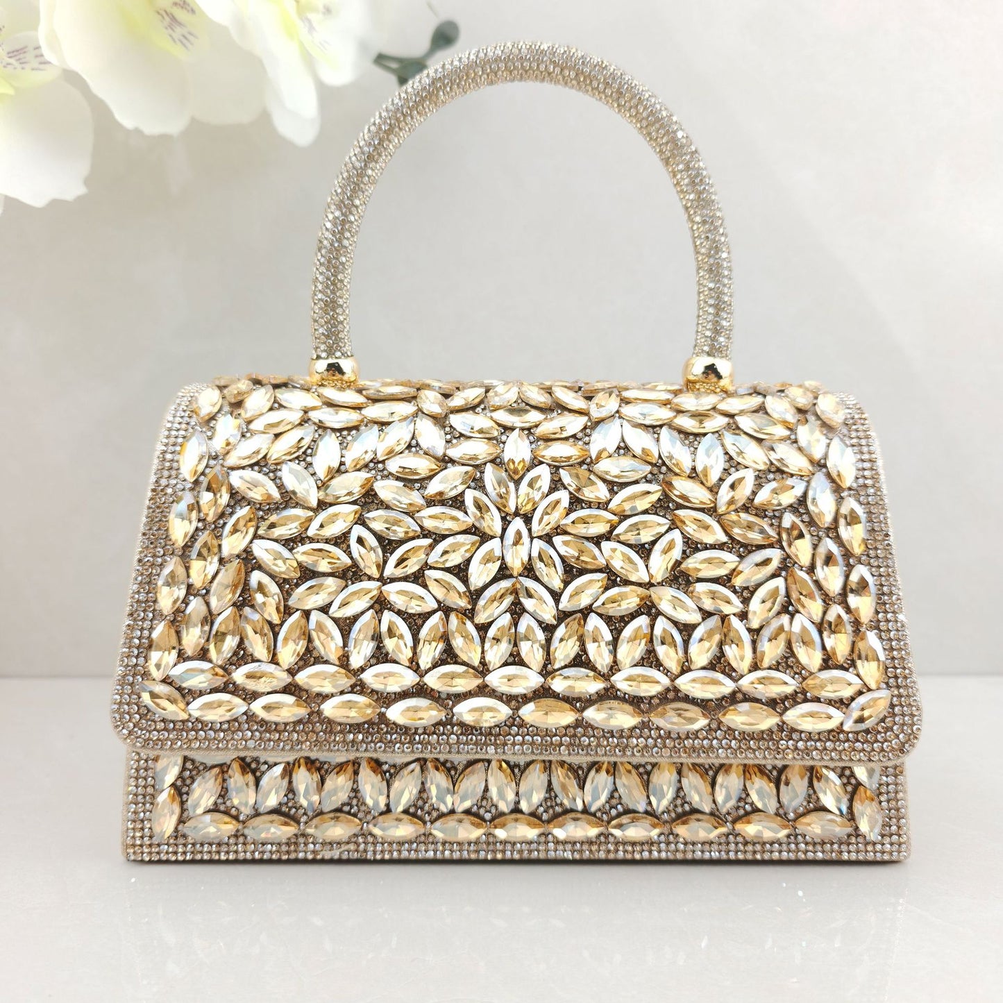 Women's Delicate Diamond Clutch Flap Hand Holding Dinner Bag