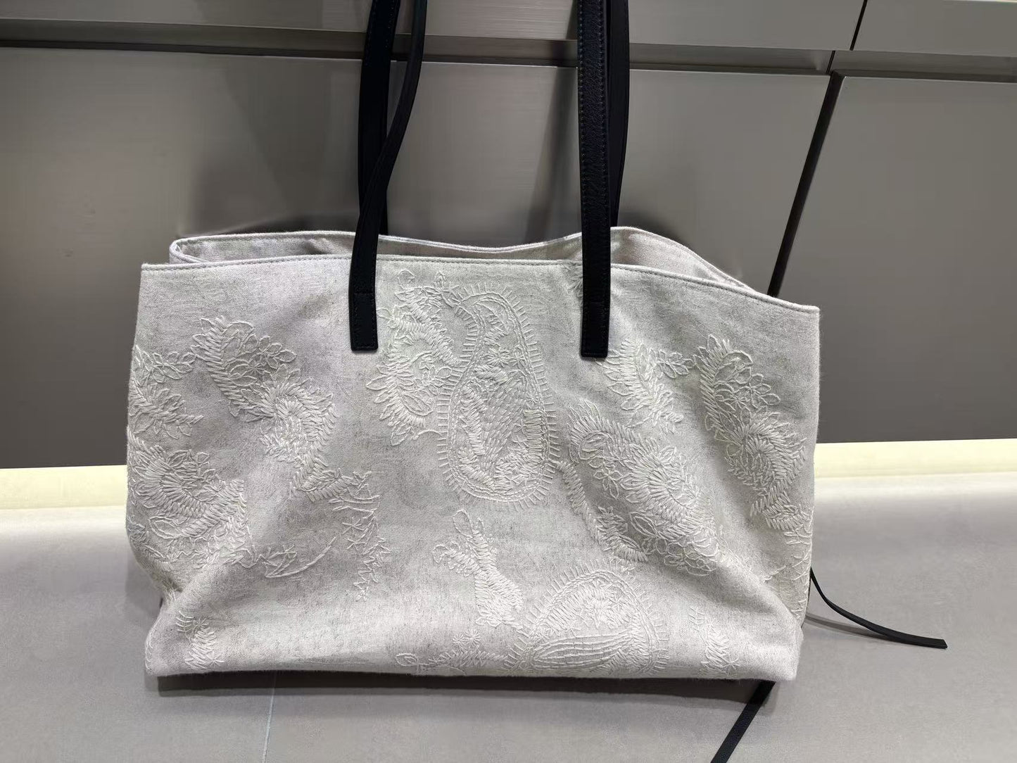 Women's Large Capacity Suede Retro Simple Commute Tote Bag