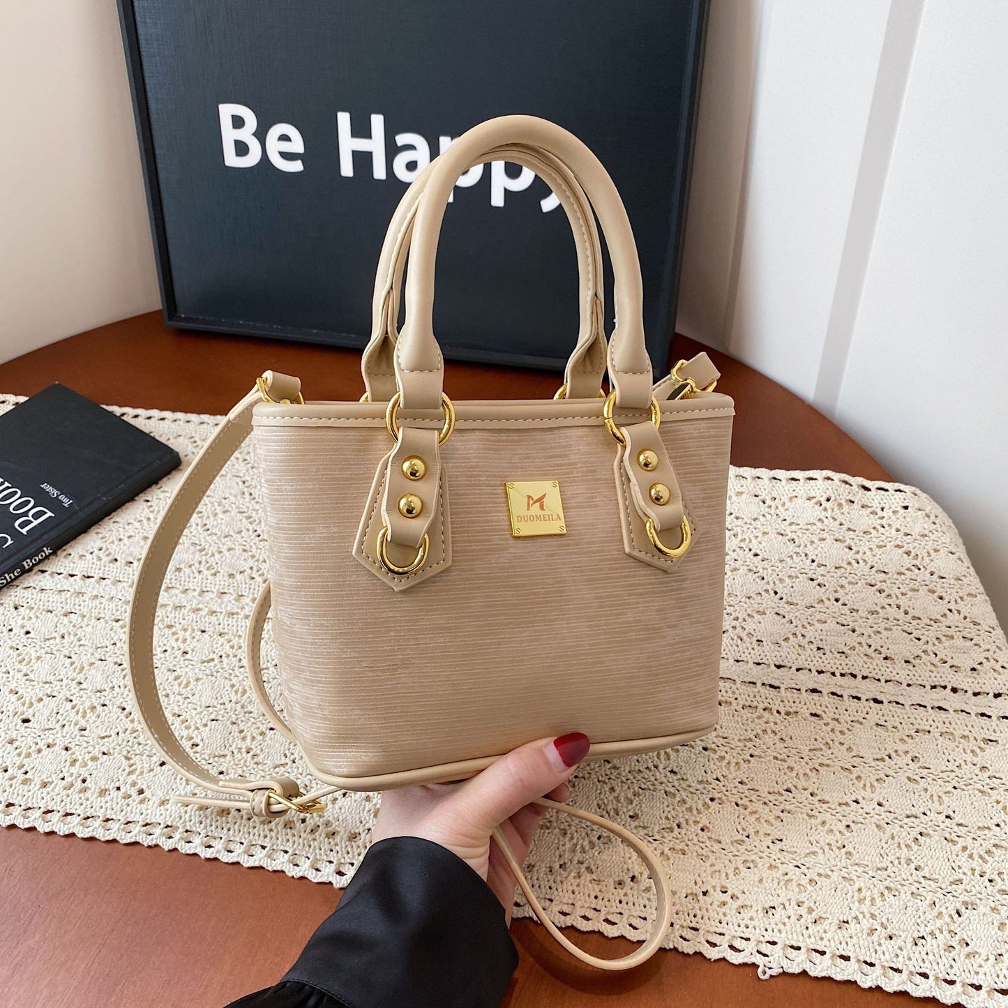 Women's High Quality Fashion Pop Commuter Portable Women's Shoulder Bag