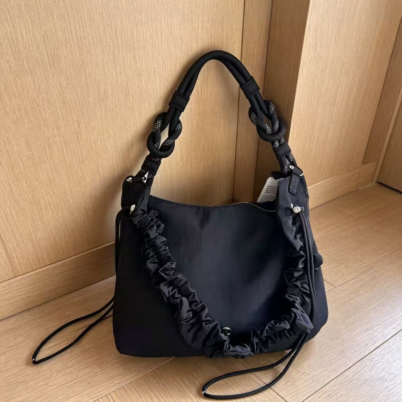 Home Loose Canvas Sense Pleated Drawstring Commuter Artistic Large Women's Shoulder Bag