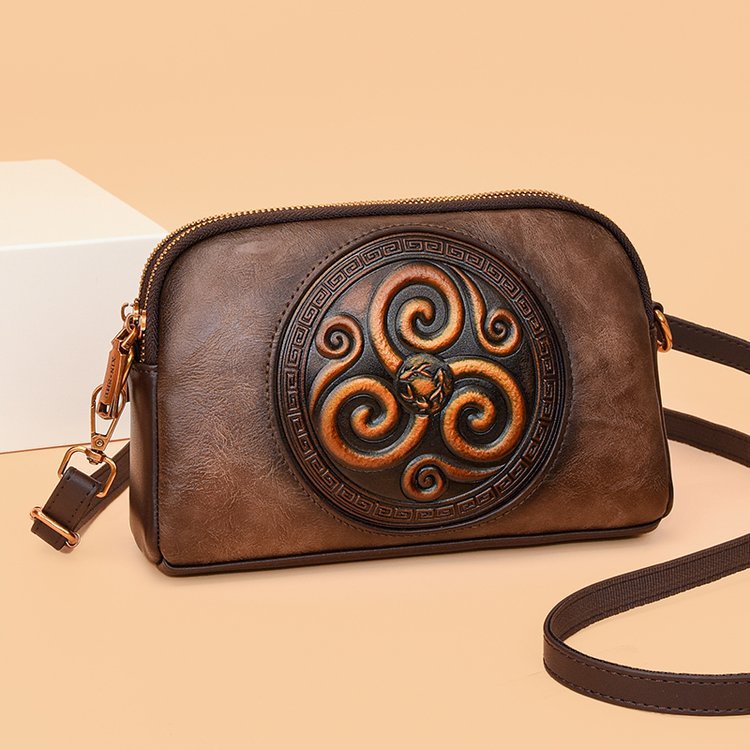 Women's Embossed Shell Fashionable Retro Commuter Personality Women's Messenger Bag