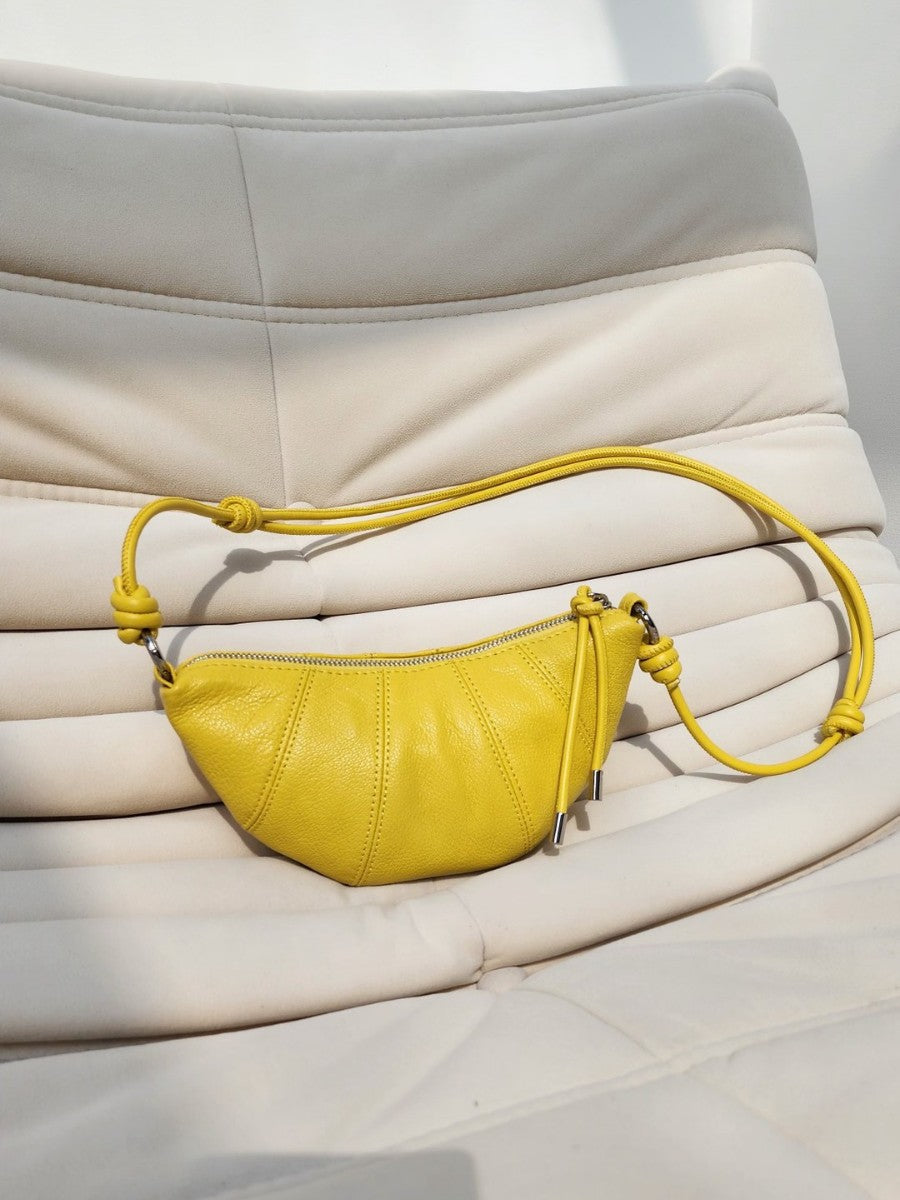 Women's Sheepskin Horn Dumpling Niche Design For Women's Messenger Bag
