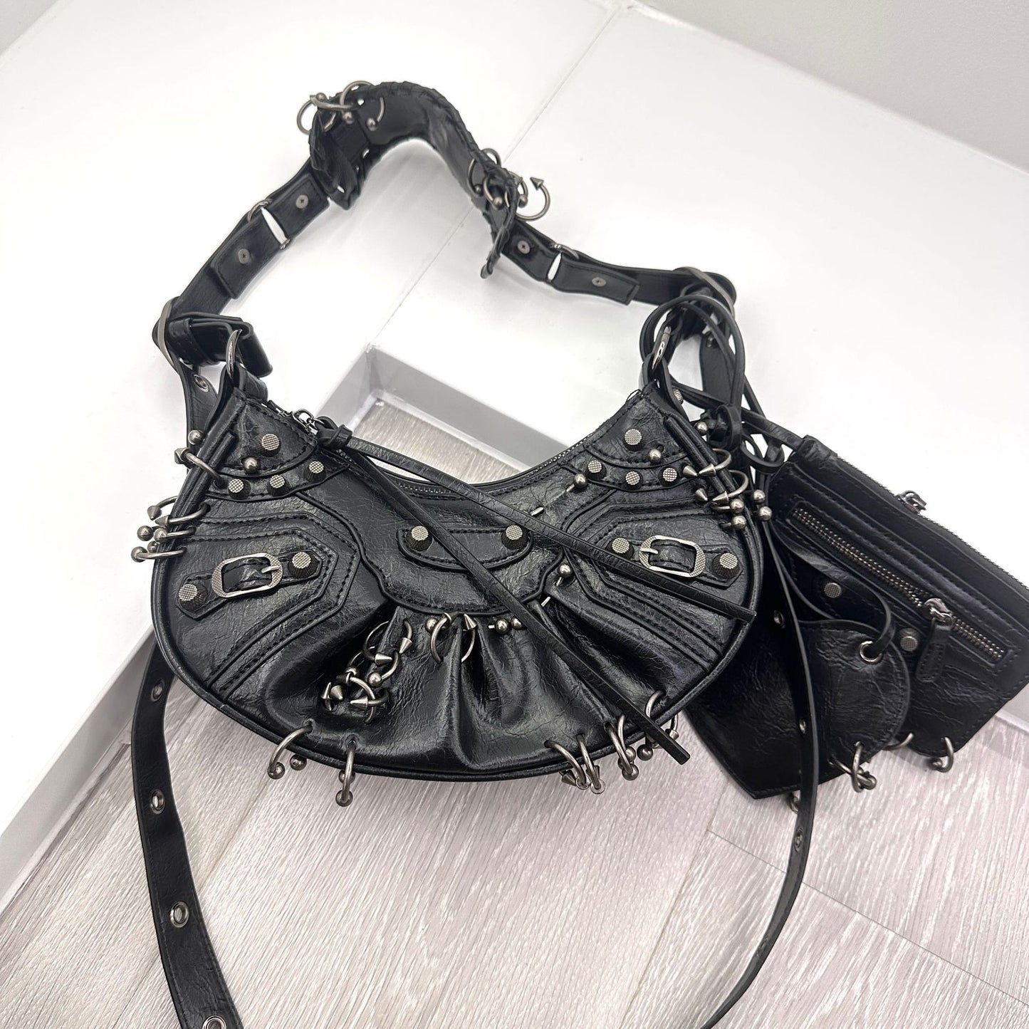 Perforated Light Luxury Selenodont Texture French Style Underarm Women's Messenger Bag