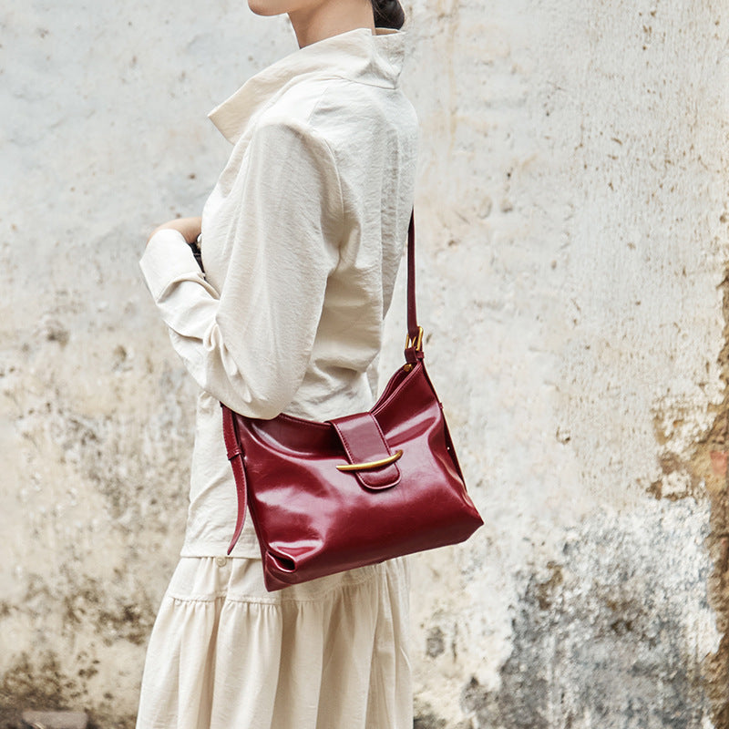 High-grade Female Western Style Textured Fashion Shoulder Bags