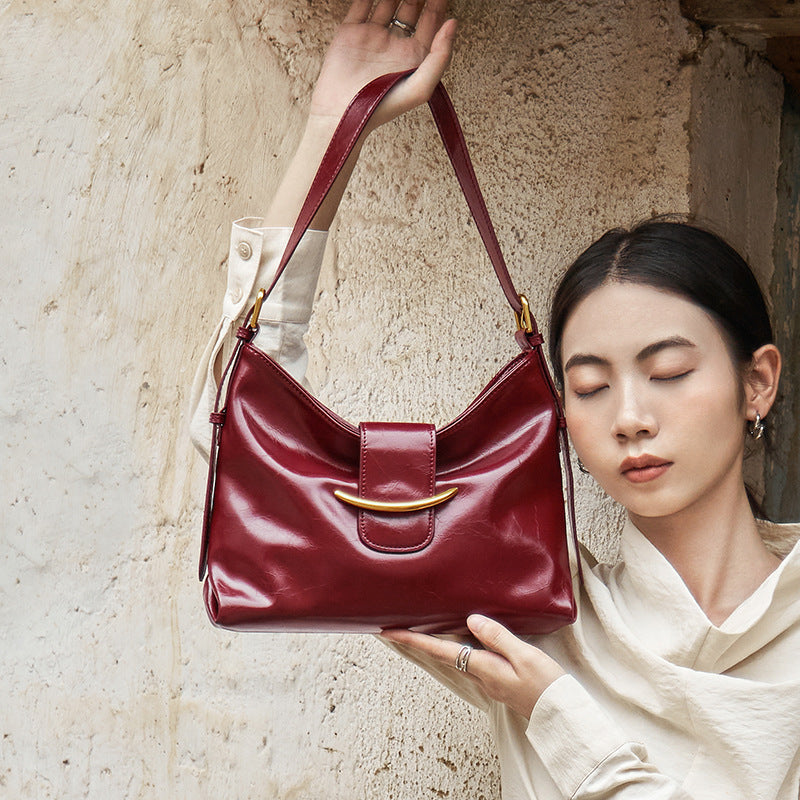 High-grade Female Western Style Textured Fashion Shoulder Bags