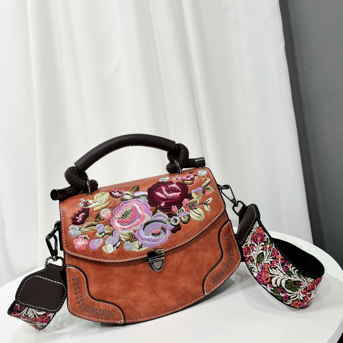 Women's Ethnic Style Embroidery Textured Large Capacity Simple Texture Leisure Women's Handbag