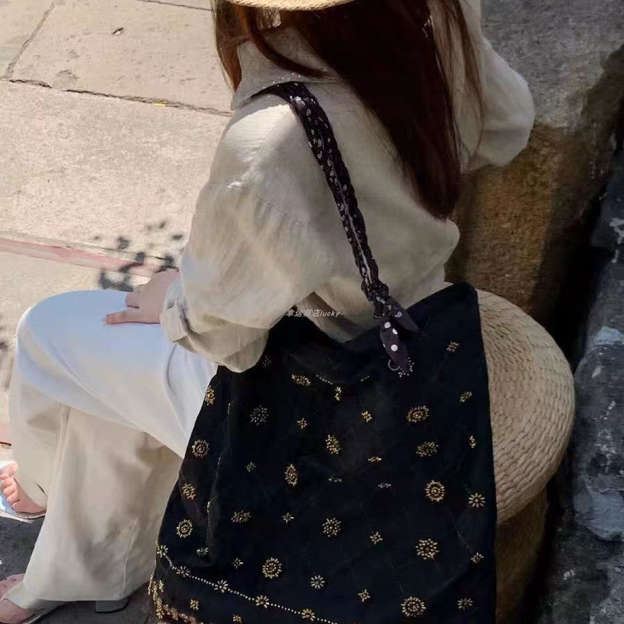 Women's Embroidered Design Chinese Fashion Retro Large Capacity Women's Shoulder Bag