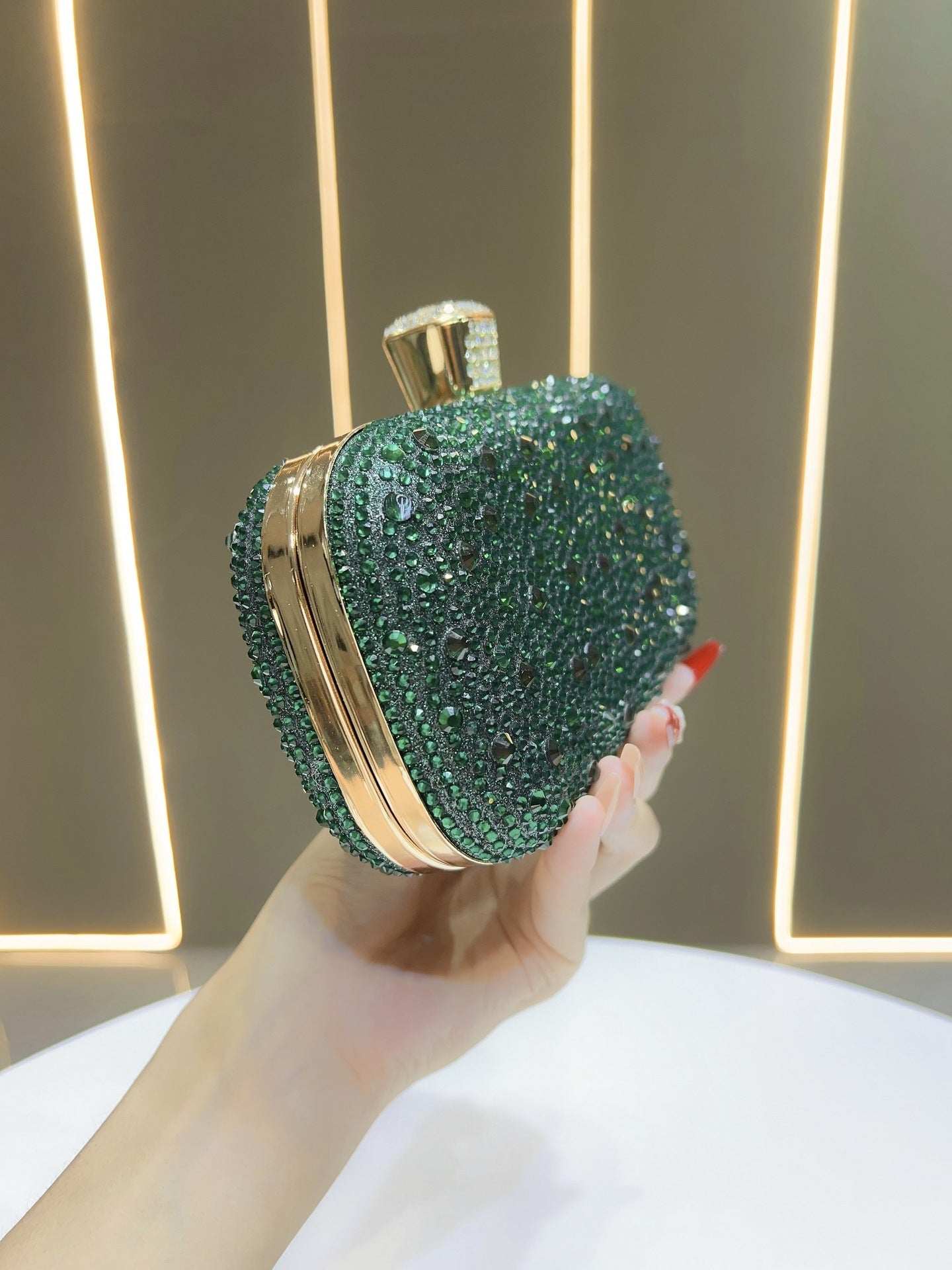Women's Shiny Luxury High-grade Light Clutch Elegant Dinner Bag