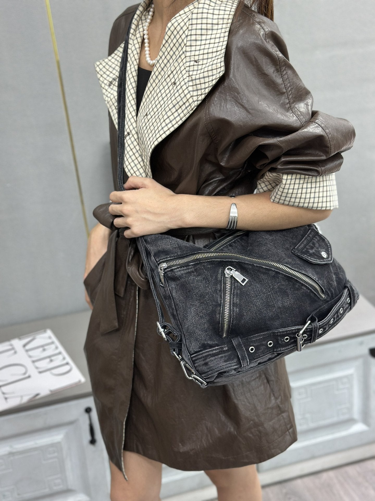 Women's Washed Denim Punk Rivet Retro Fashion Women's Shoulder Bag